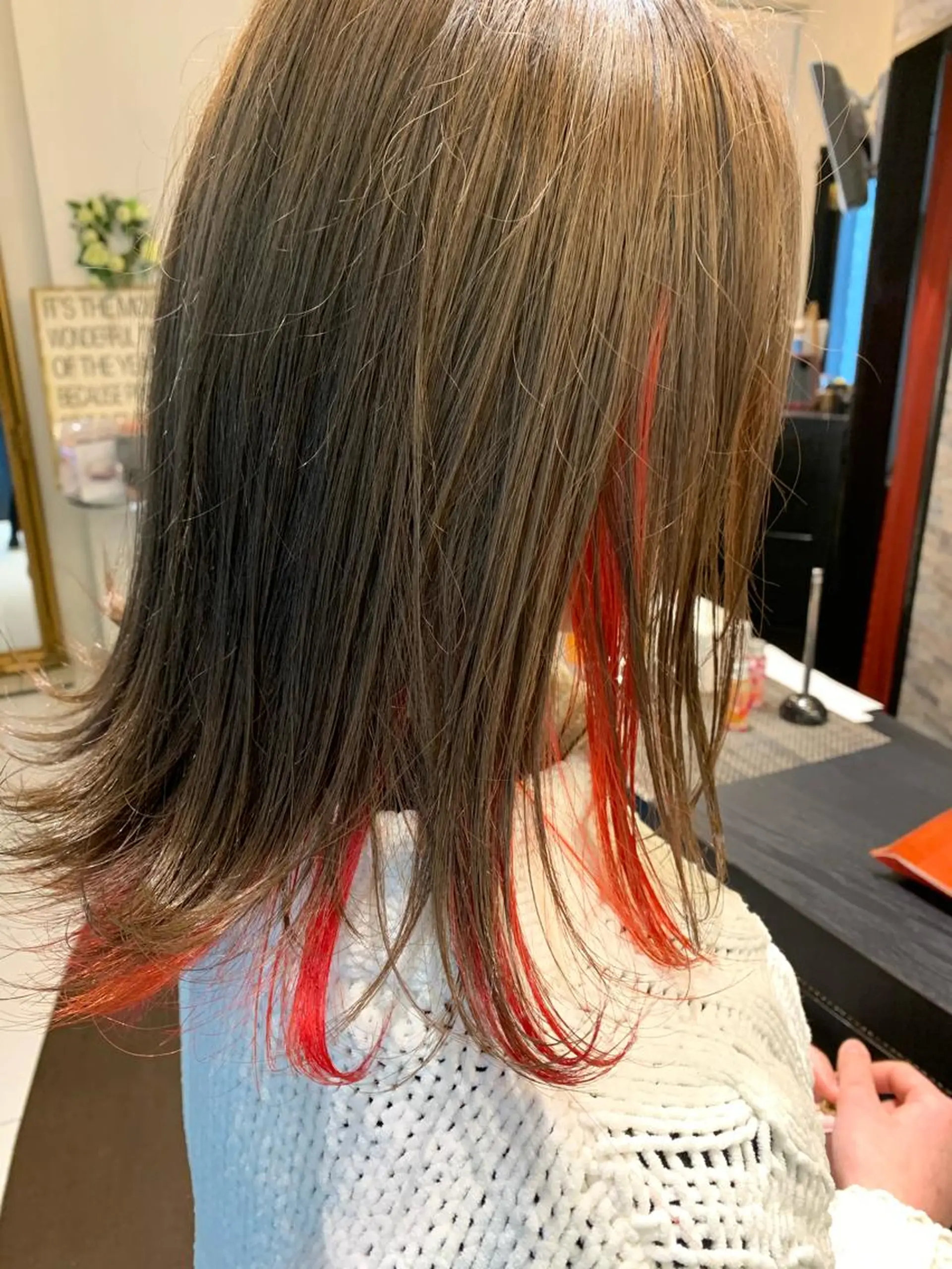 ミディアム カット ヘアカラー タカハシ ヨシヒトのヘアスタイル