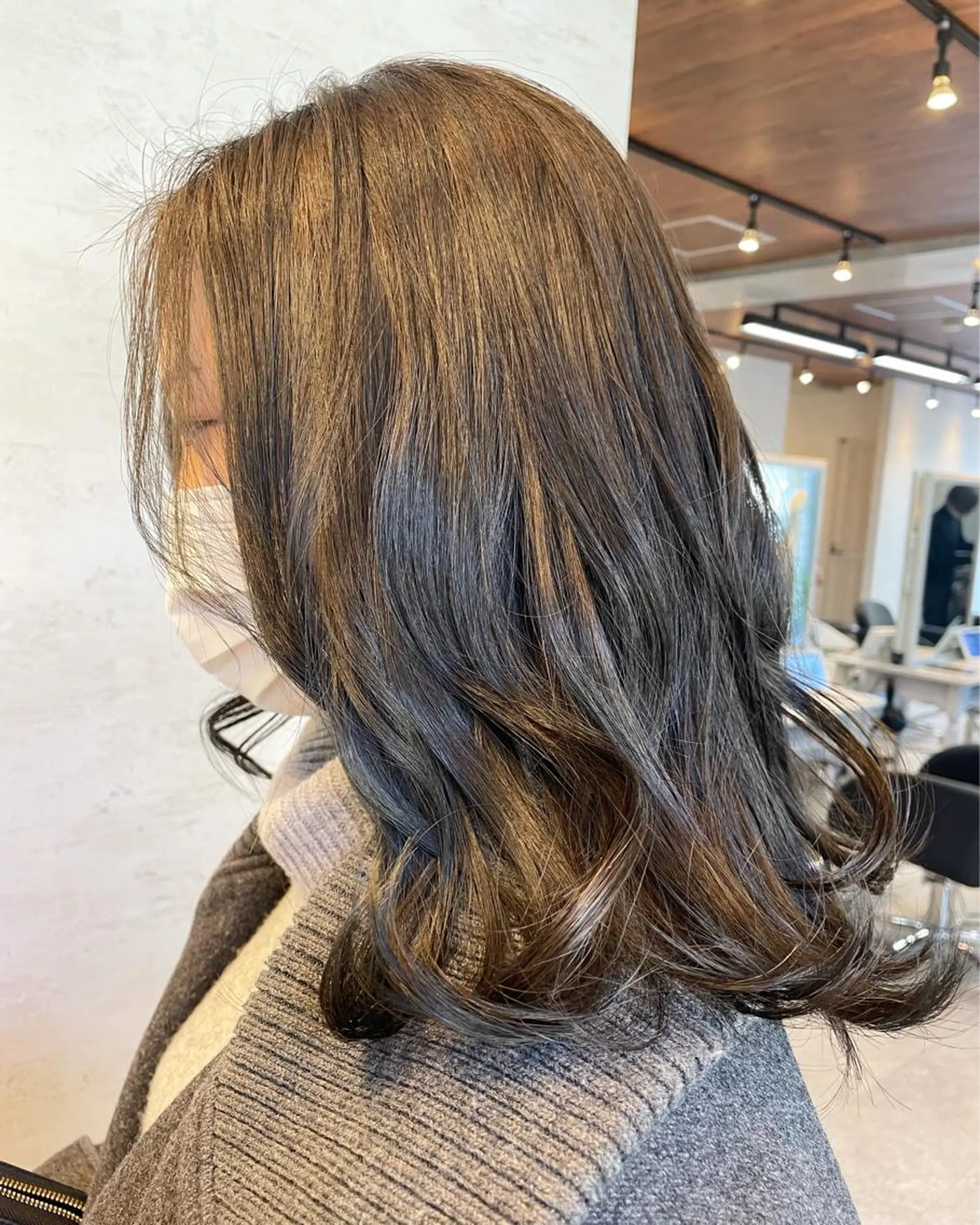 セミロング カラー 女性に人気♪ はやしほのかのヘアスタイル