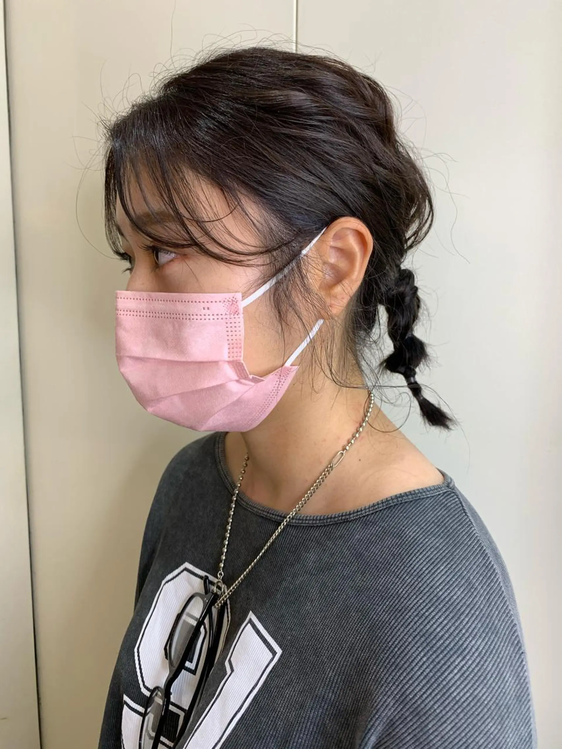 ミディアム カラー ヘアアレンジ ダークグレー 桃果 momokaのヘアスタイル