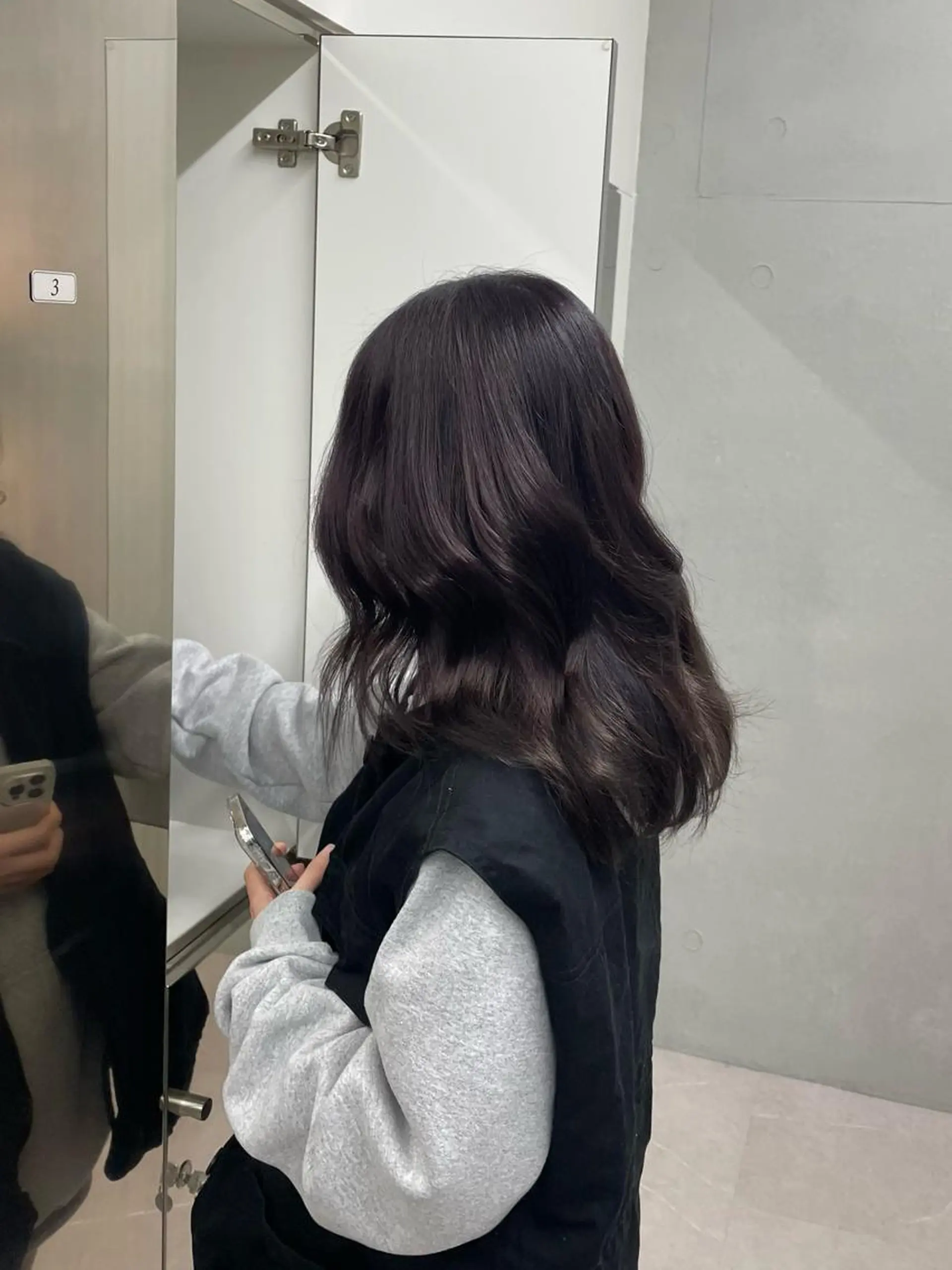 セミロング カラー IO イオリのヘアスタイル