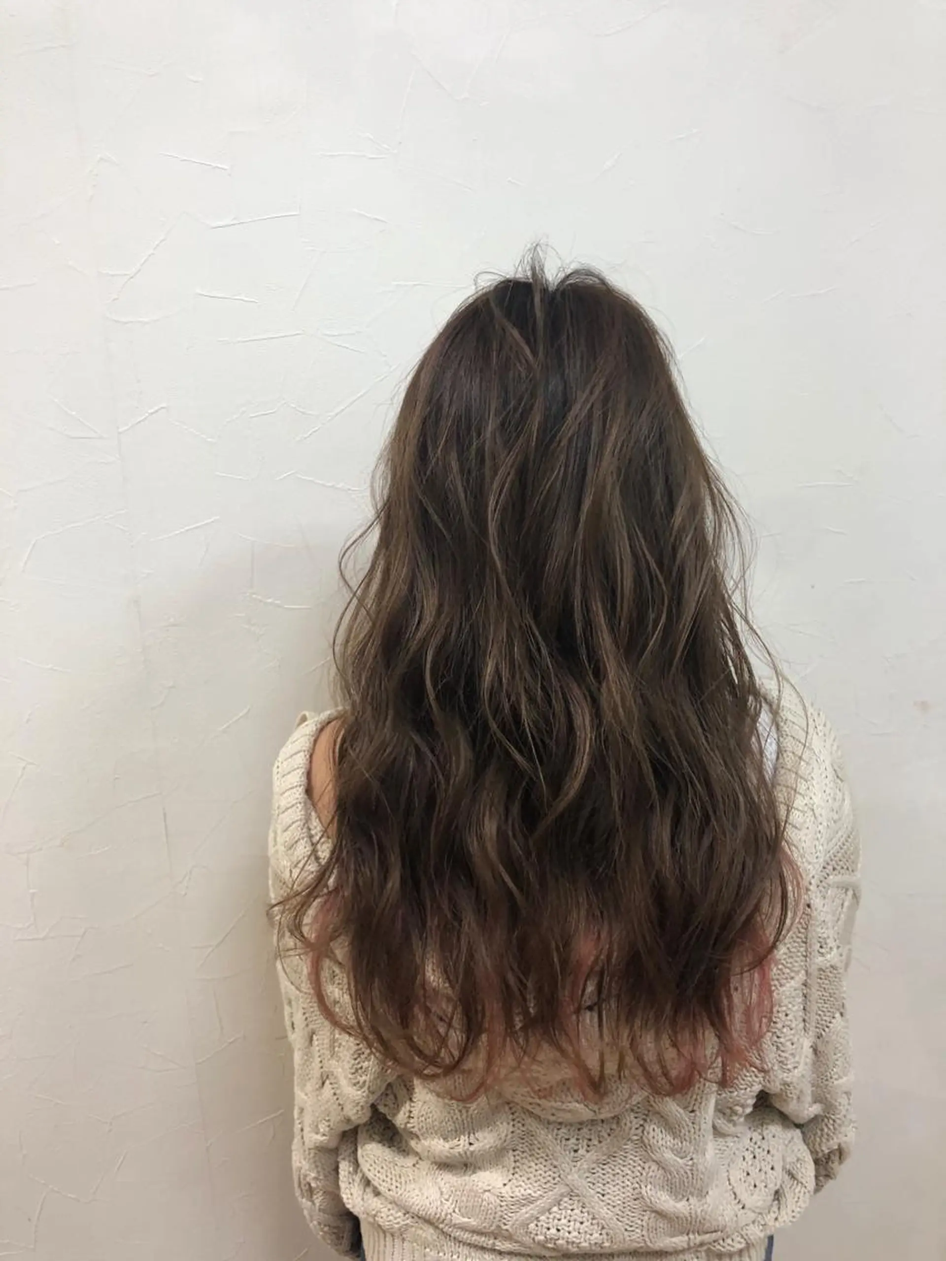 ロング カラー 黒髪 グレージュ ハイライトカラー ハイトーンカラー インナーカラー &グループ代表取締役 KOHEIのヘアスタイル