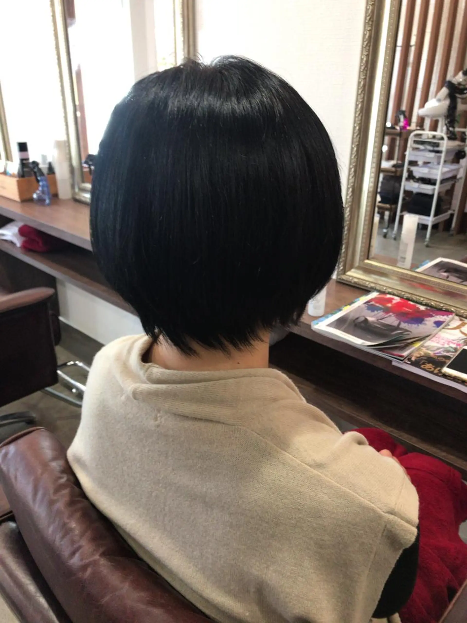ショート カラー レイヤーカット匠 イソザキノリユキのヘアスタイル