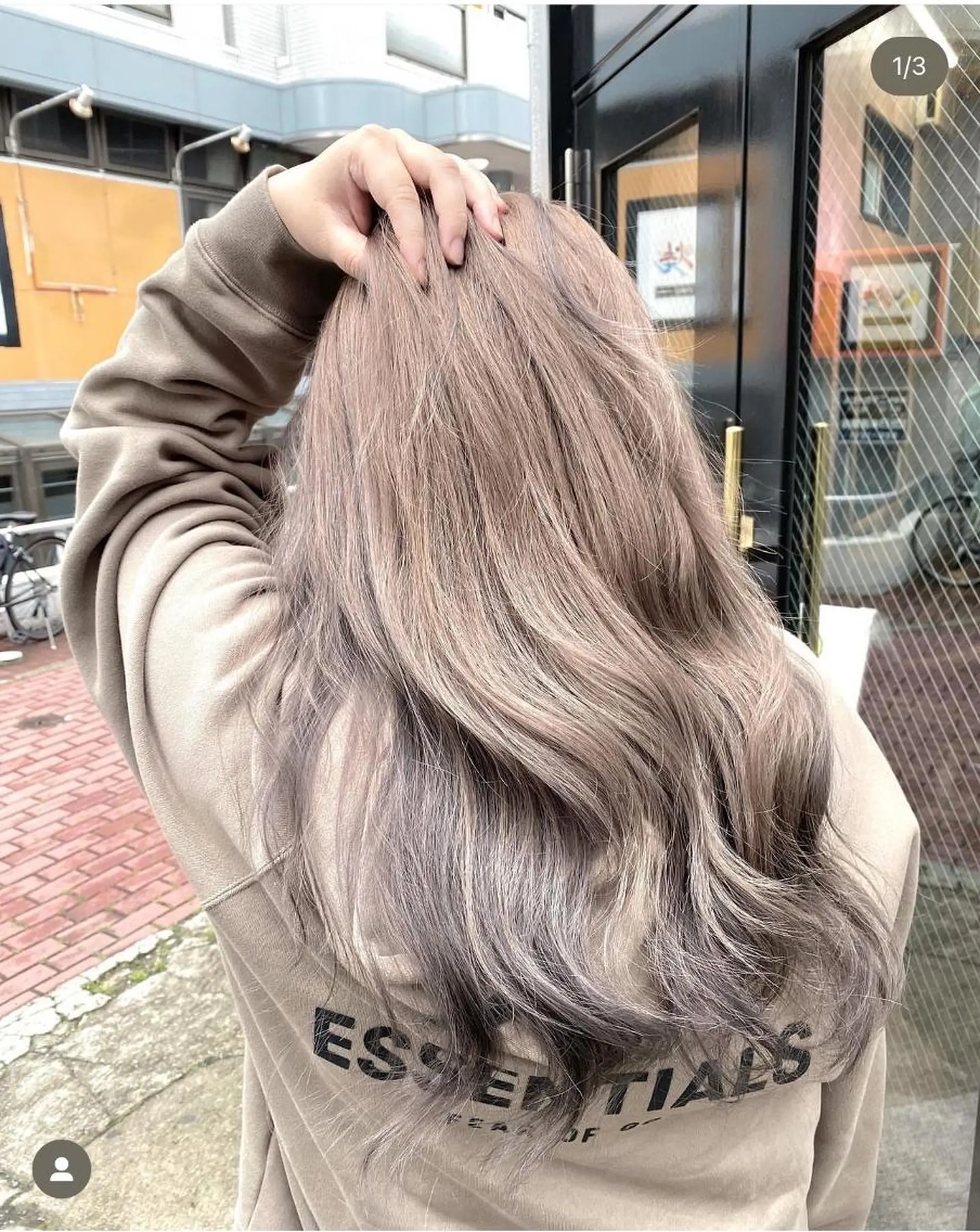 カラー ロング 紺野 愛美のヘアスタイル