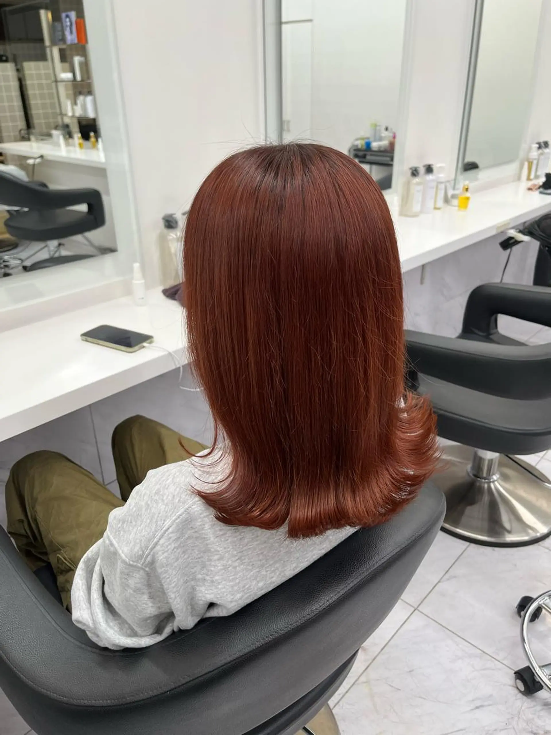 セミロング 寒色＆ブリーチ特化 寒色MiOのヘアスタイル