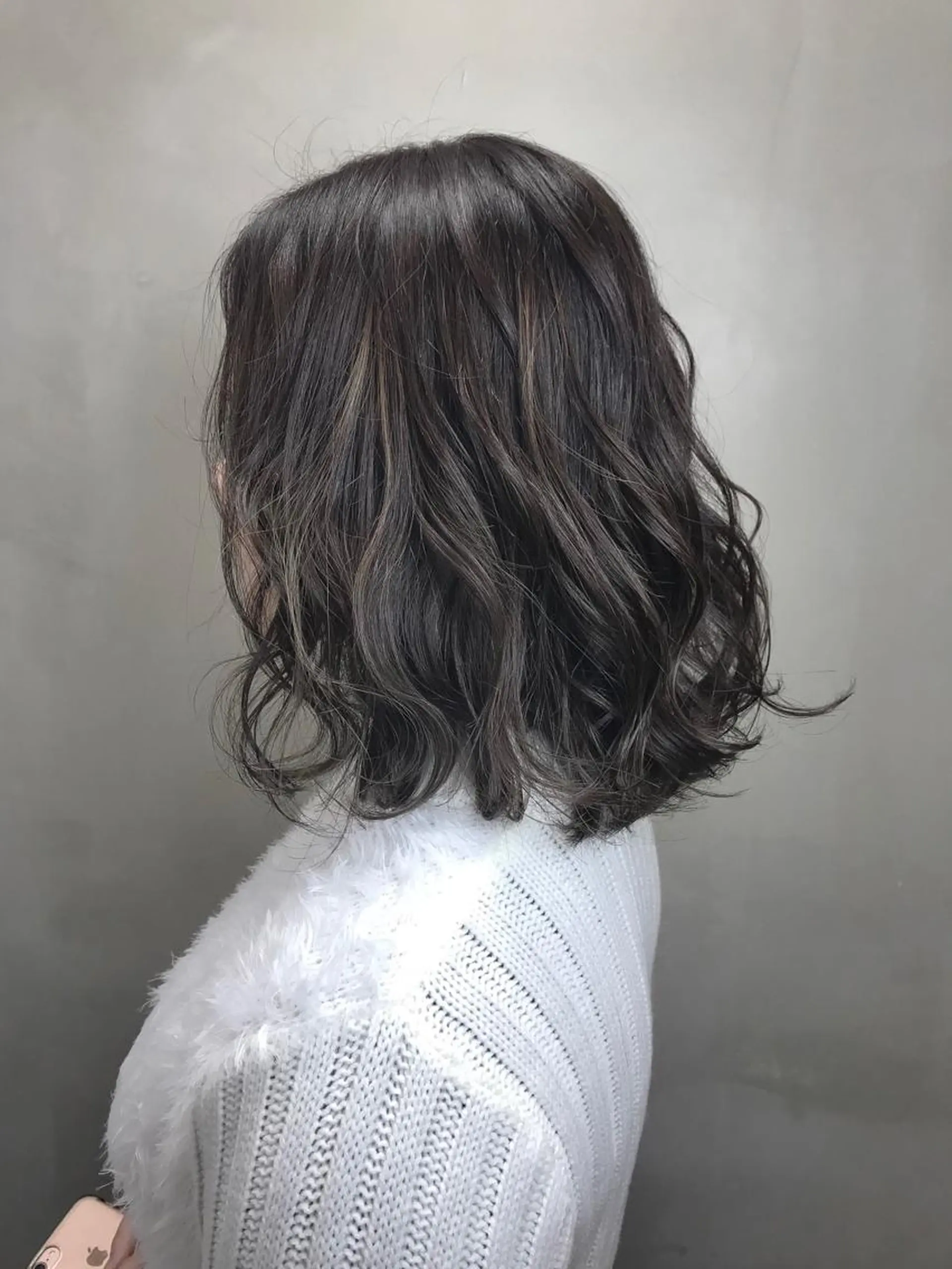 ミディアム カラー グレージュ 【透明感、艶髪】西村 有司のヘアスタイル