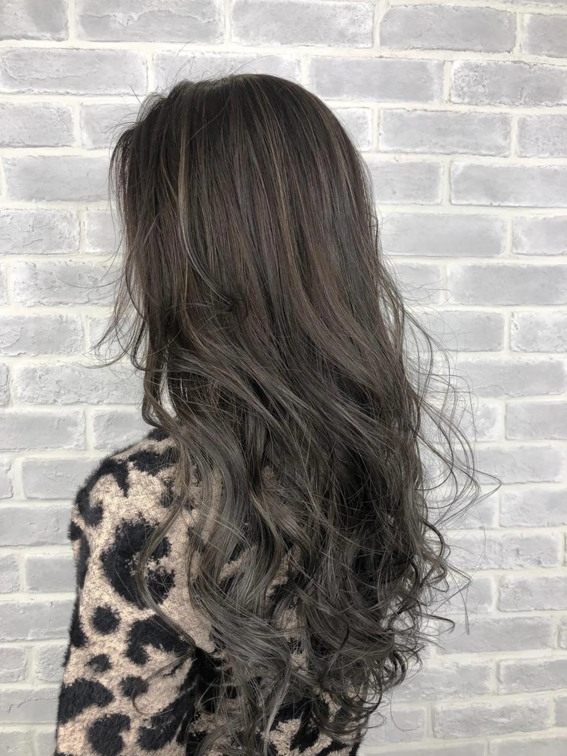 セミロング カラー ハイライトカラー ハイライト SALOWIN神戸三宮East店所属・【透明感、艶髪】西村 有司のヘアスタイル