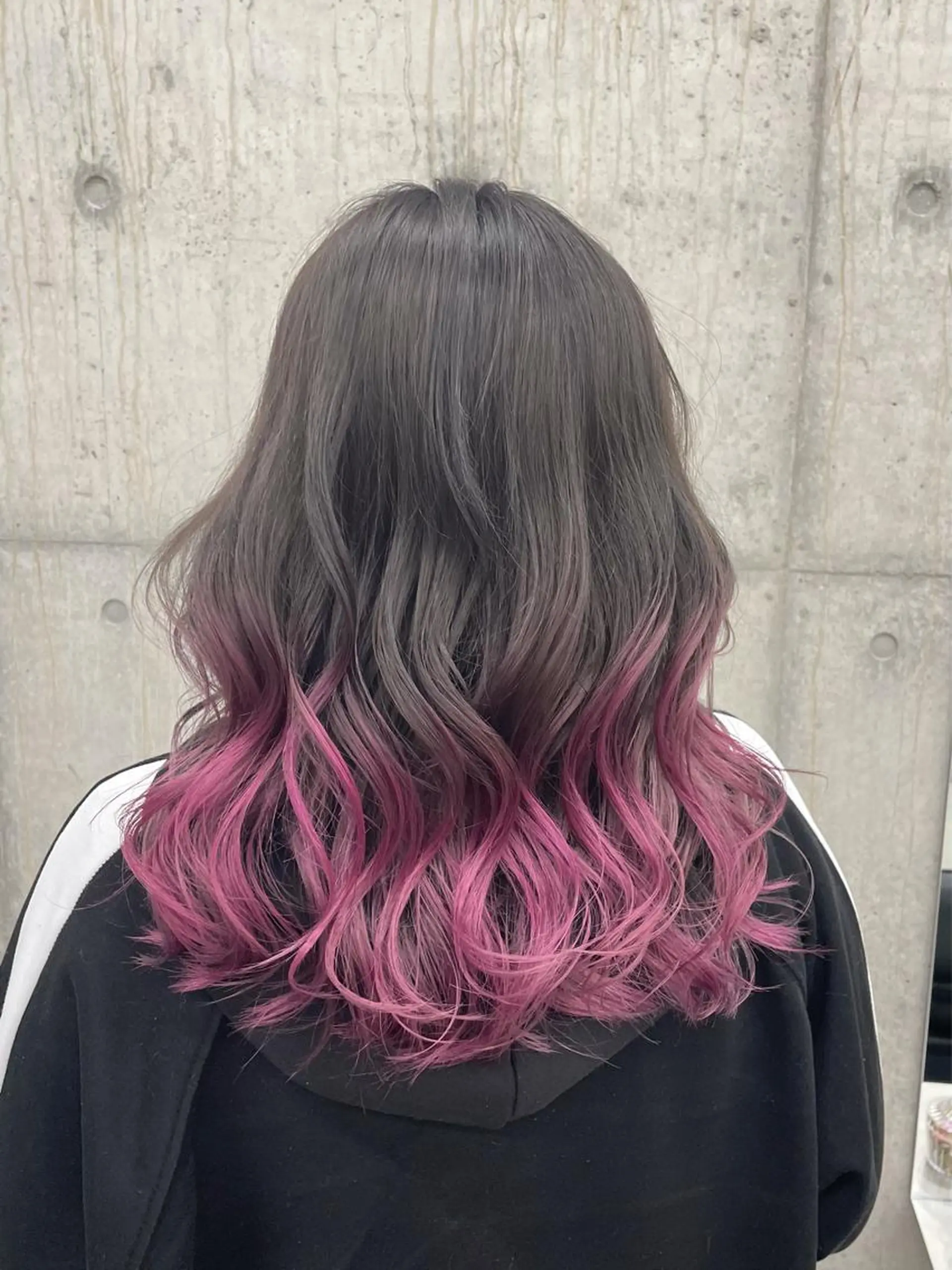 カラー 岡留 愛美のヘアスタイル