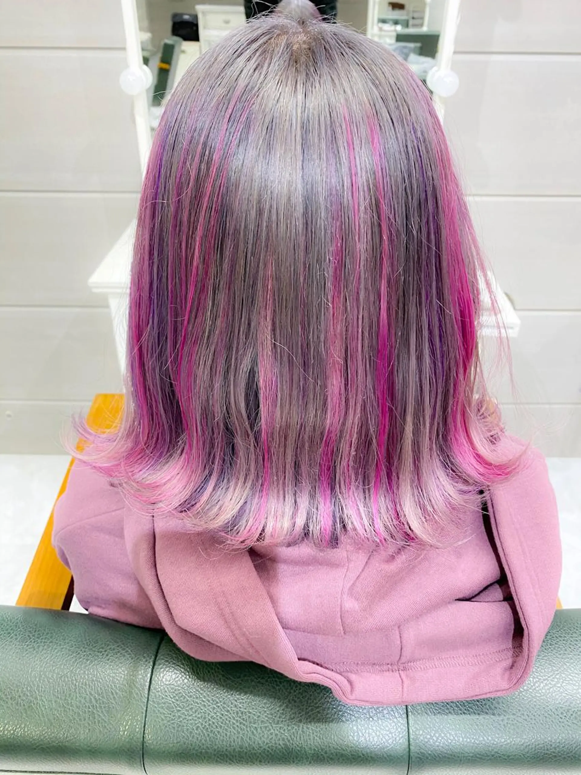 ショート カラー ヘアアレンジ グレージュ インナーカラー ピンクカラー モテ髪透明感❤️ デイズヘアカラーのヘアスタイル