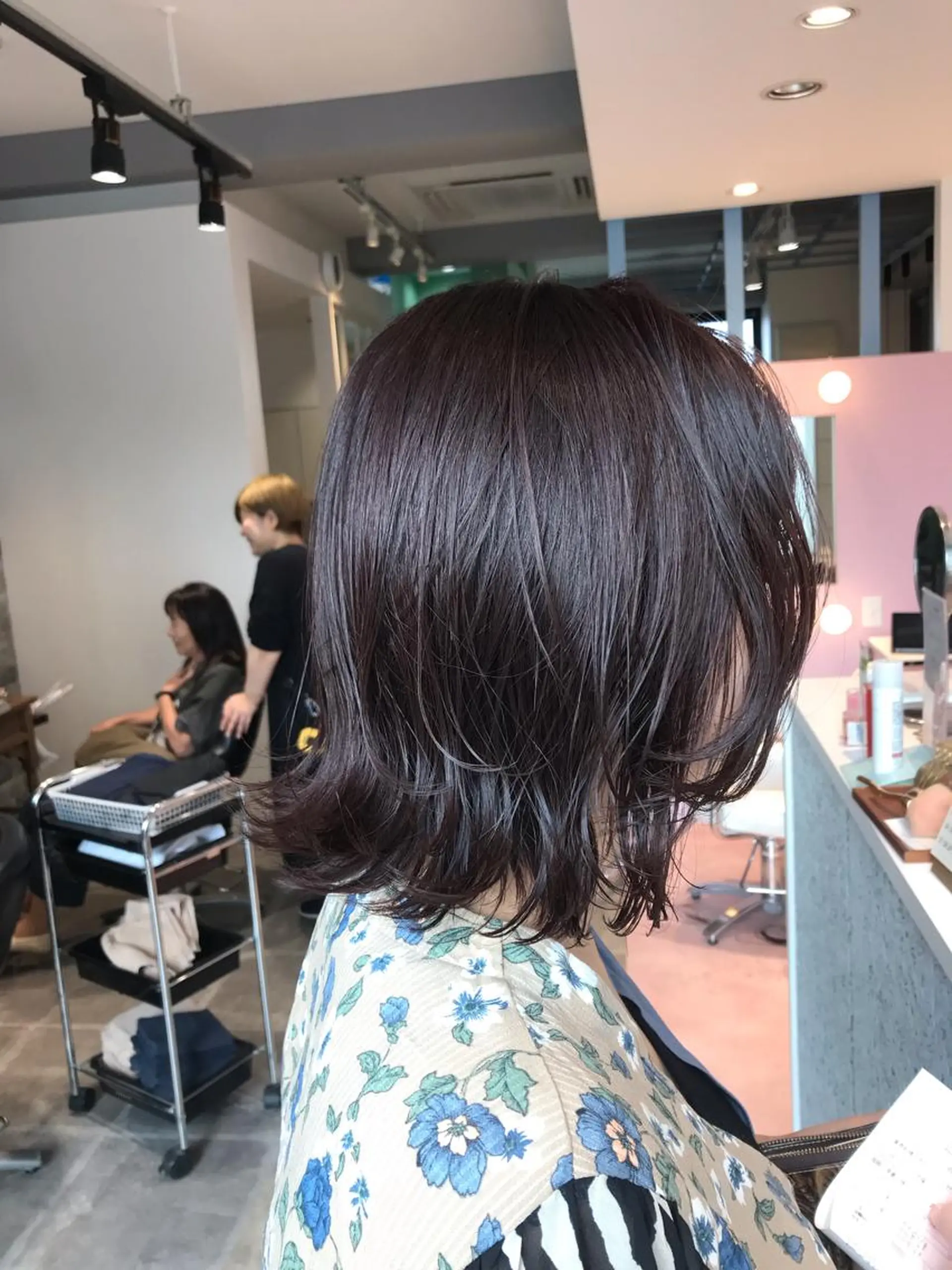 ミディアム 切りっぱなしボブ ボブ カット ヘアカラー トリートメント 所渉/韓国レイヤー /ウルフカットのヘアスタイル