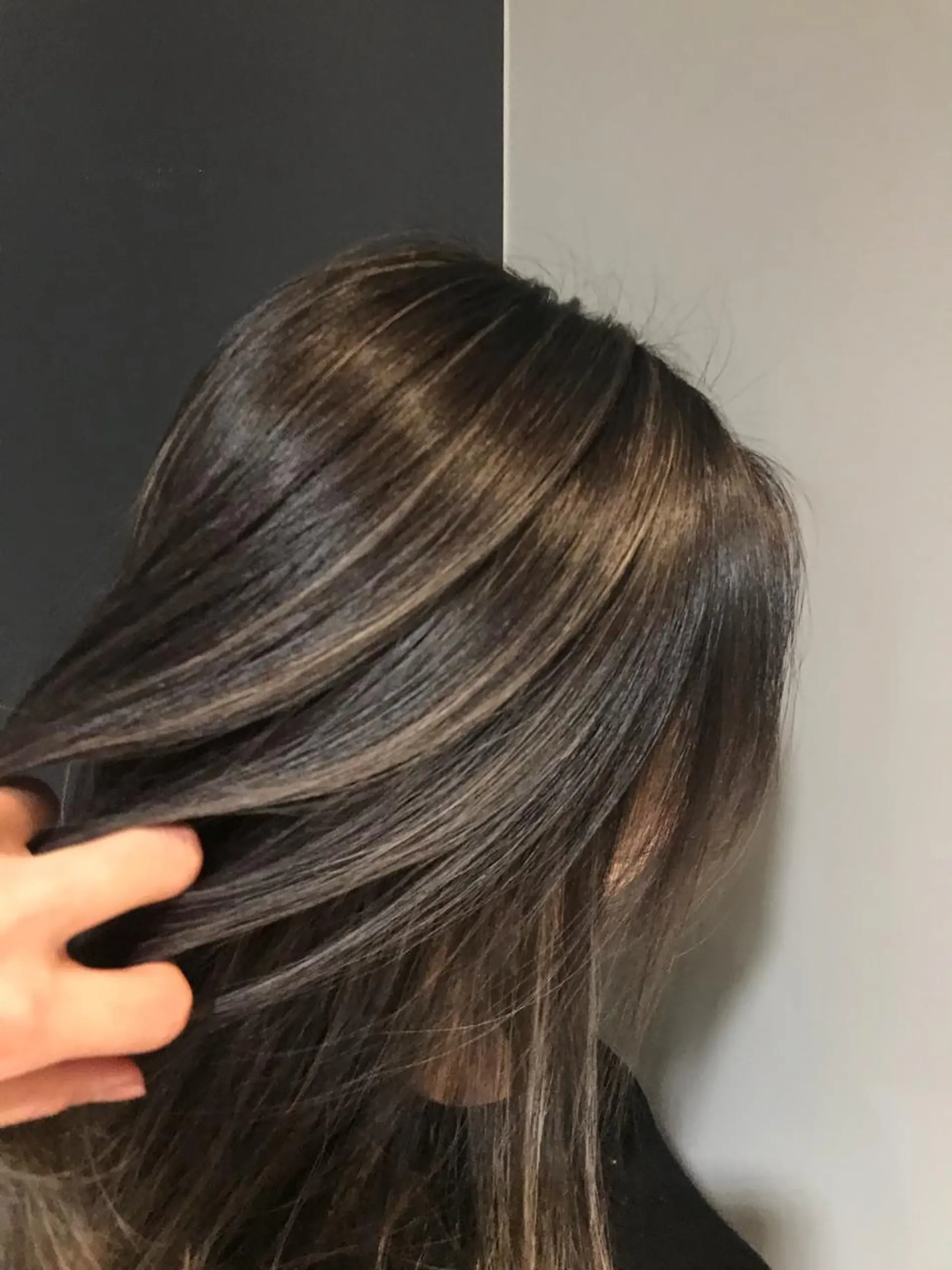 カラー アッシュ アッシュグレー ハイライトカラー カット ヘアカラー ヘッドスパ Eliss 堀江のヘアスタイル