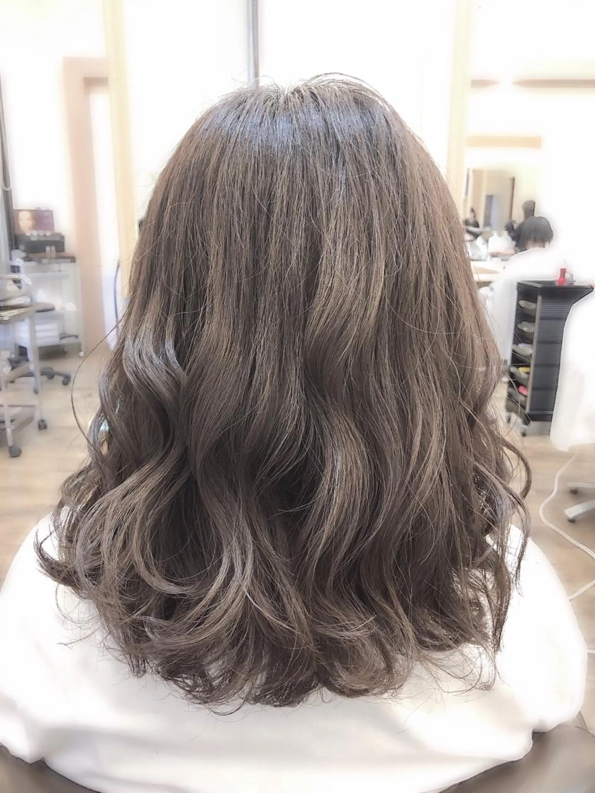 ミディアム カラー アディクシーカラー グレージュ 尚平 40代からの 髪質改善専門のその他イメージ