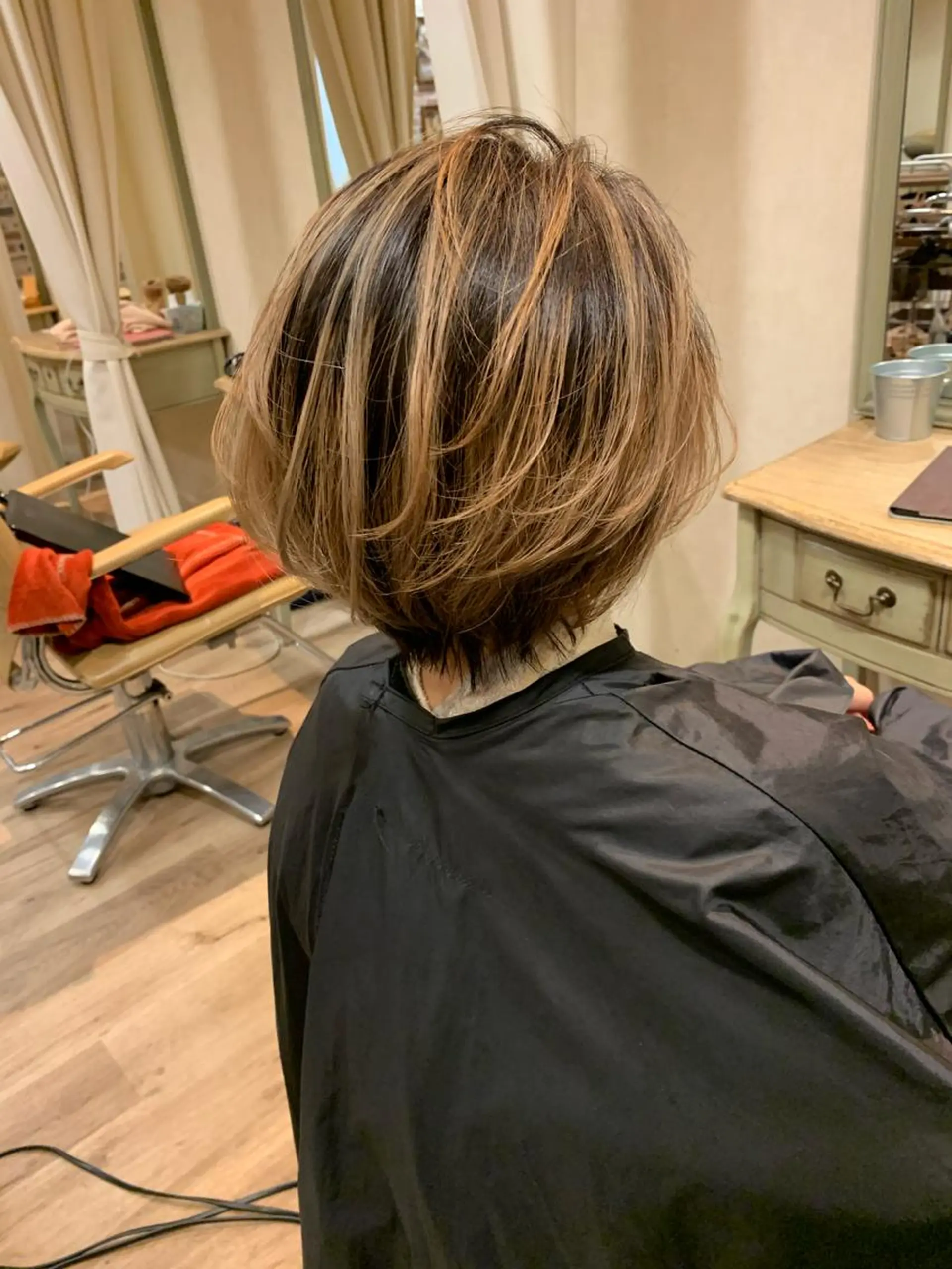 ショート レイヤーカット ショートヘア Lit.豊橋 夏目のヘアスタイル