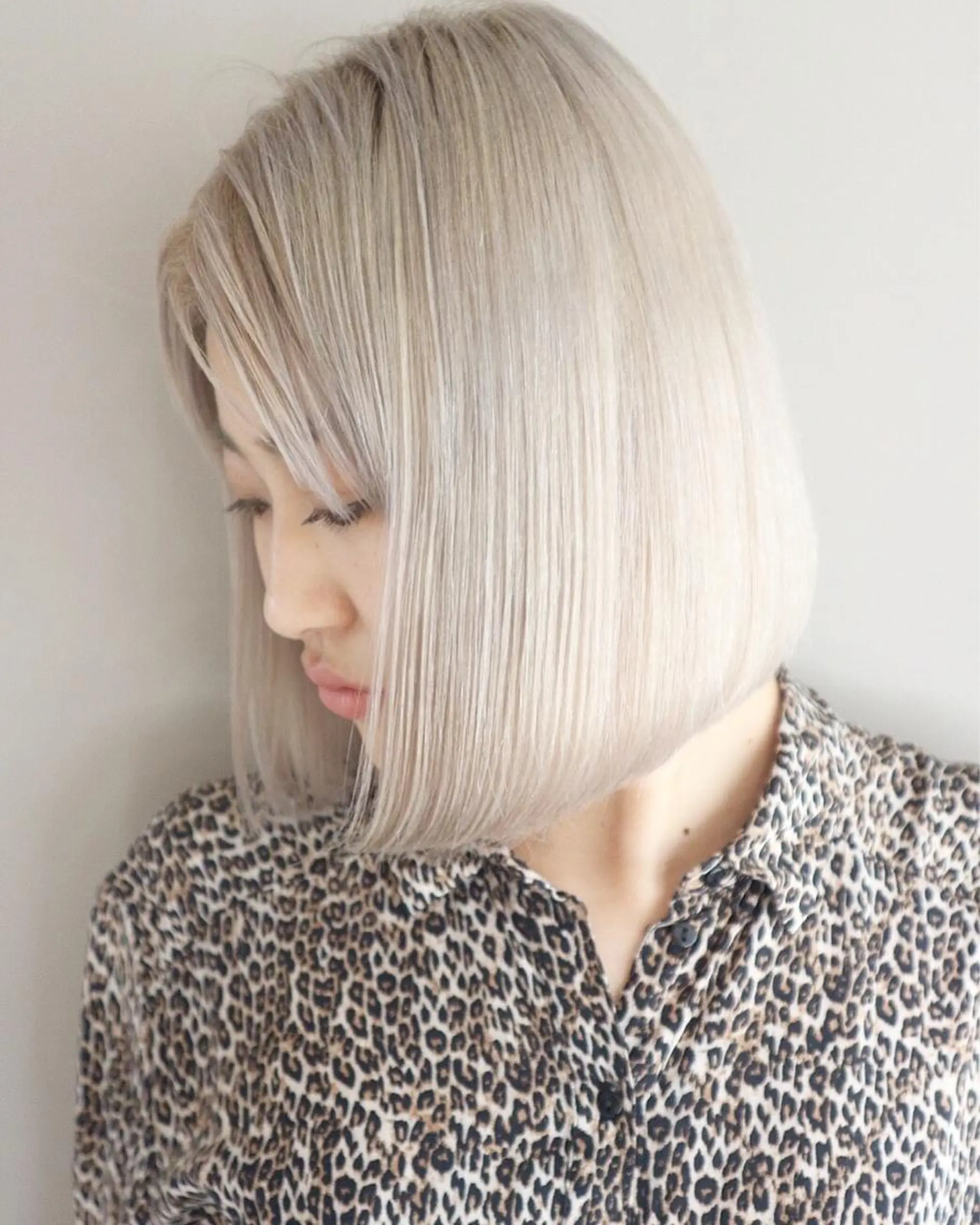 ショート カラー ベージュカラー ハイトーンカラー 🇨🇳ワンホンヘア 下田鉄也のヘアスタイル