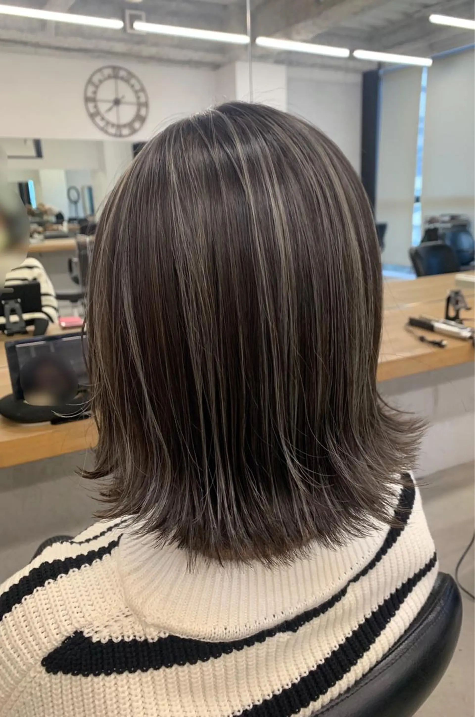 ミディアム ハイライト 難波 茜のヘアスタイル