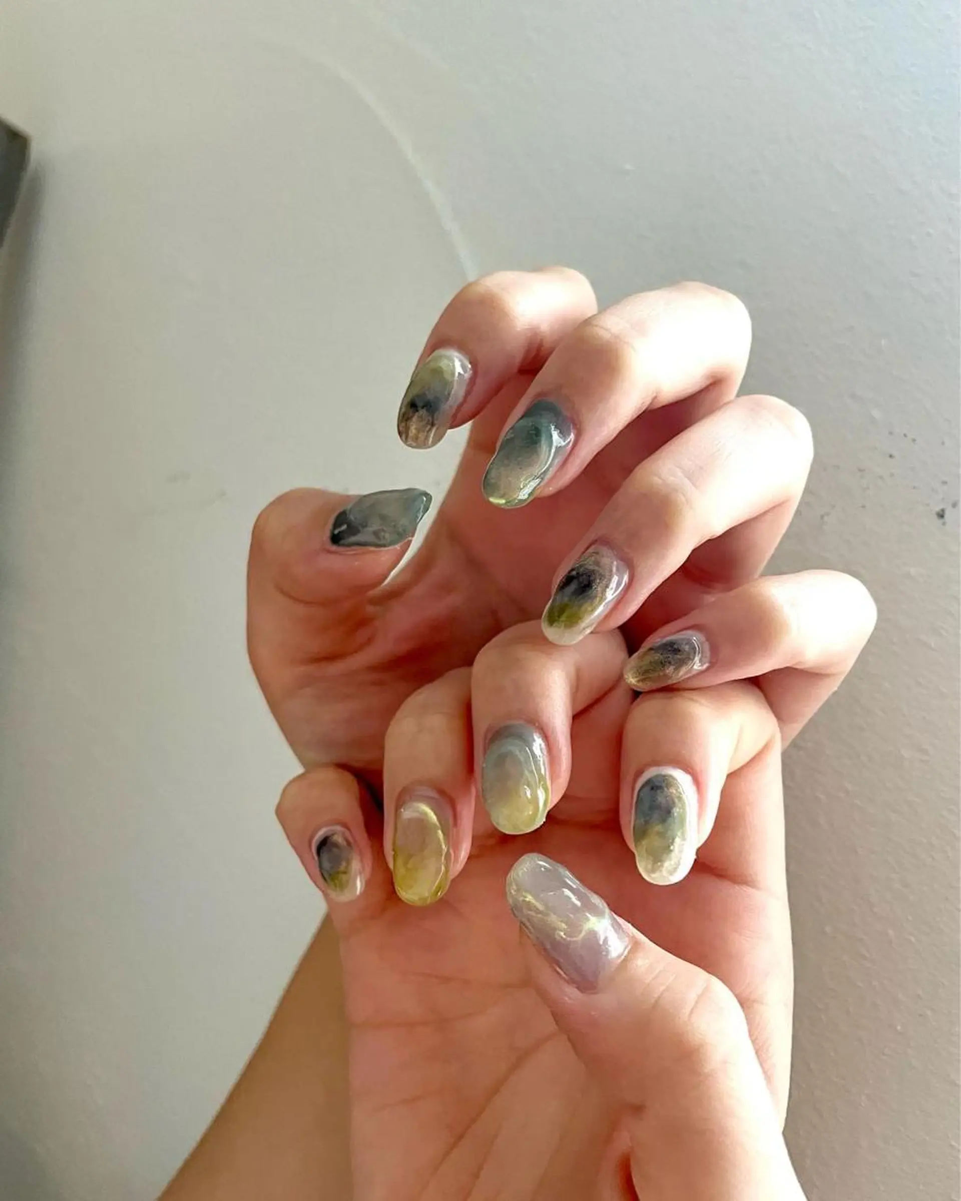 ネイル オーロラネイル ブルー フットネイル ジェルネイル 氷ネイル・うるうるネイル 甲府市徳行 🧸prunelleのネイルデザイン