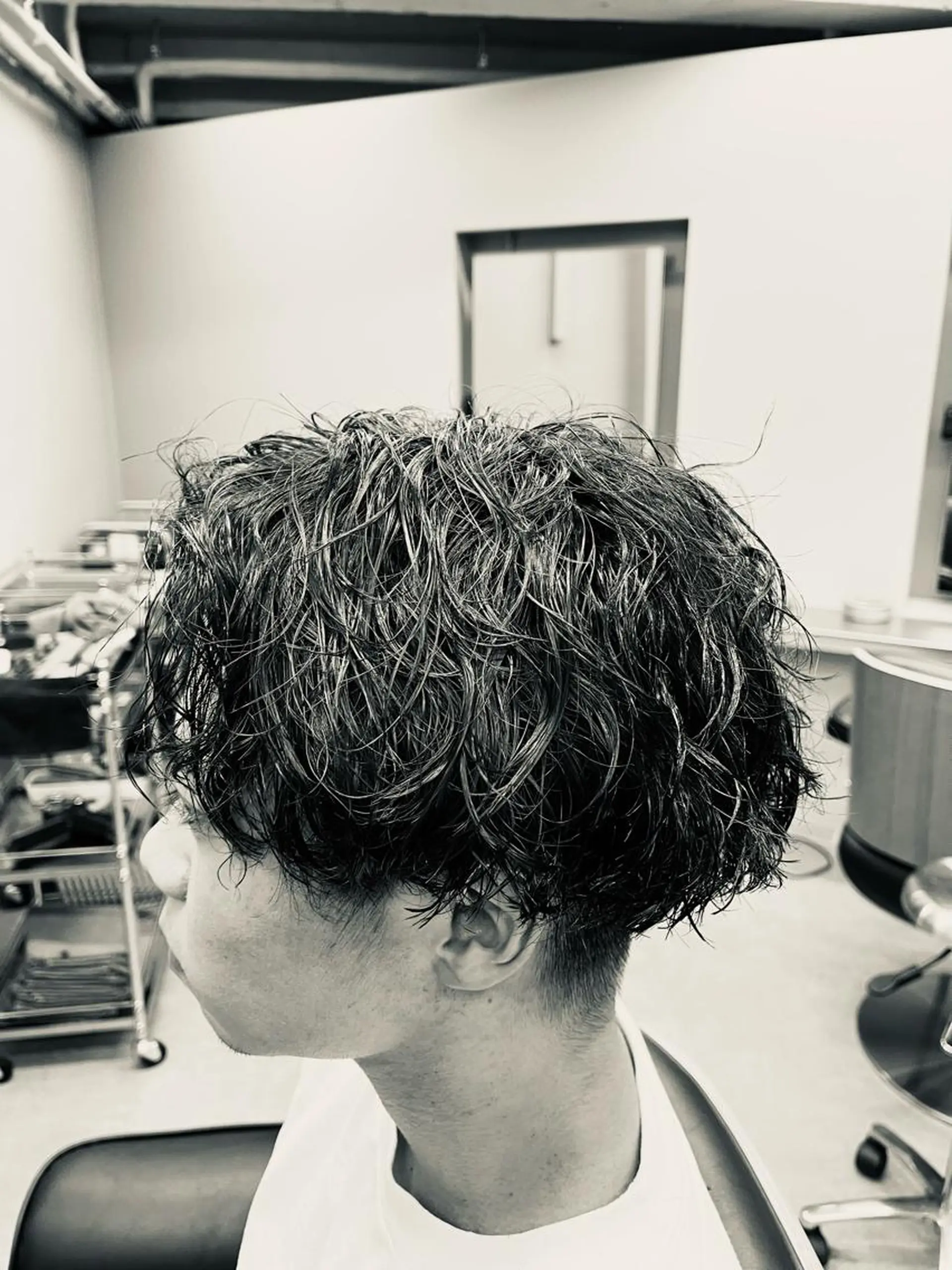 ショート パーマ メンズ センターパート フェードカット マッシュ メンズパーマ メンズツイストパーマ 池袋メンズパーマ フェード純平のヘアスタイル