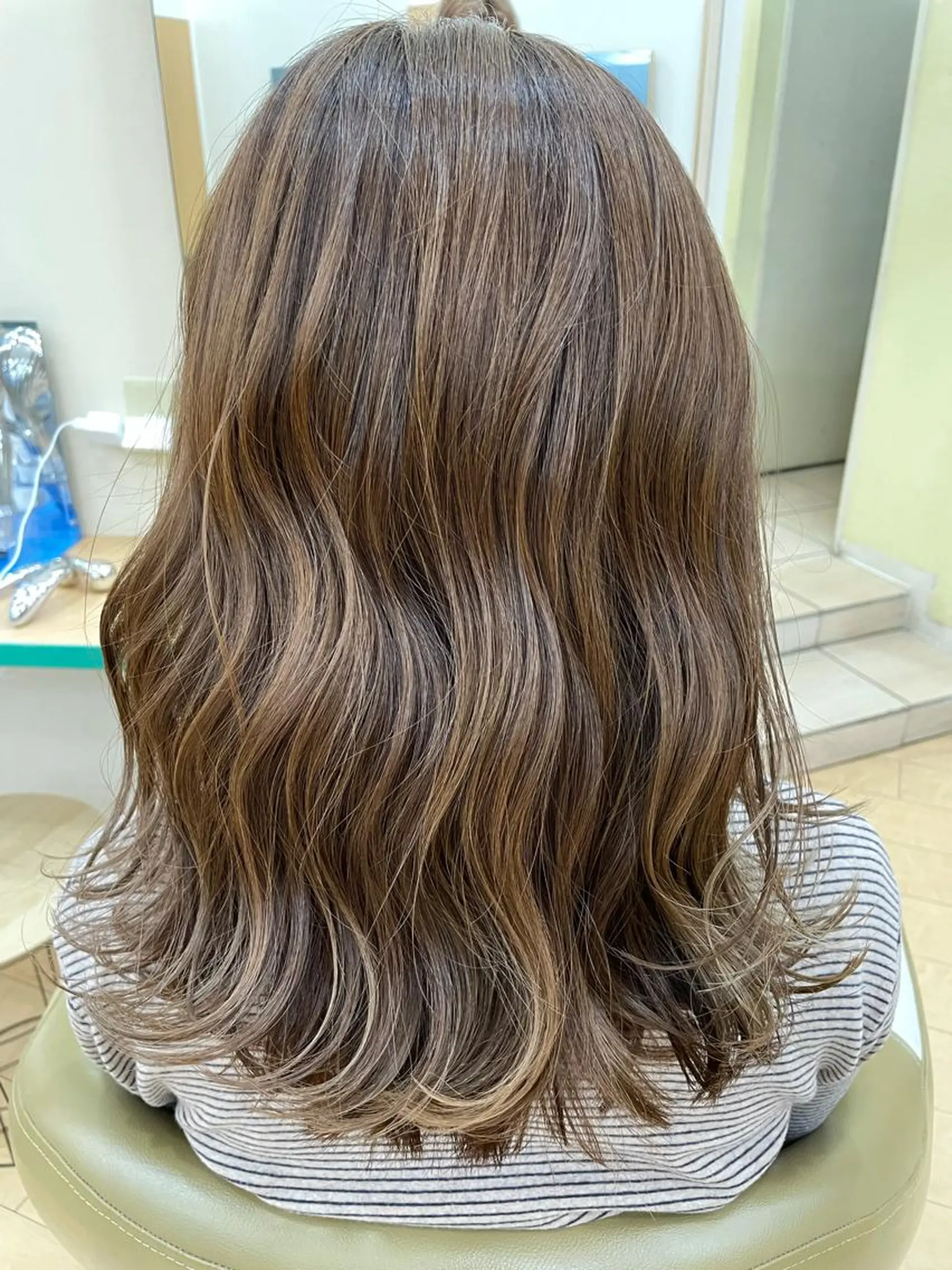 セミロング カット ヘアカラー トリートメント 福原 亜祐美のヘアスタイル