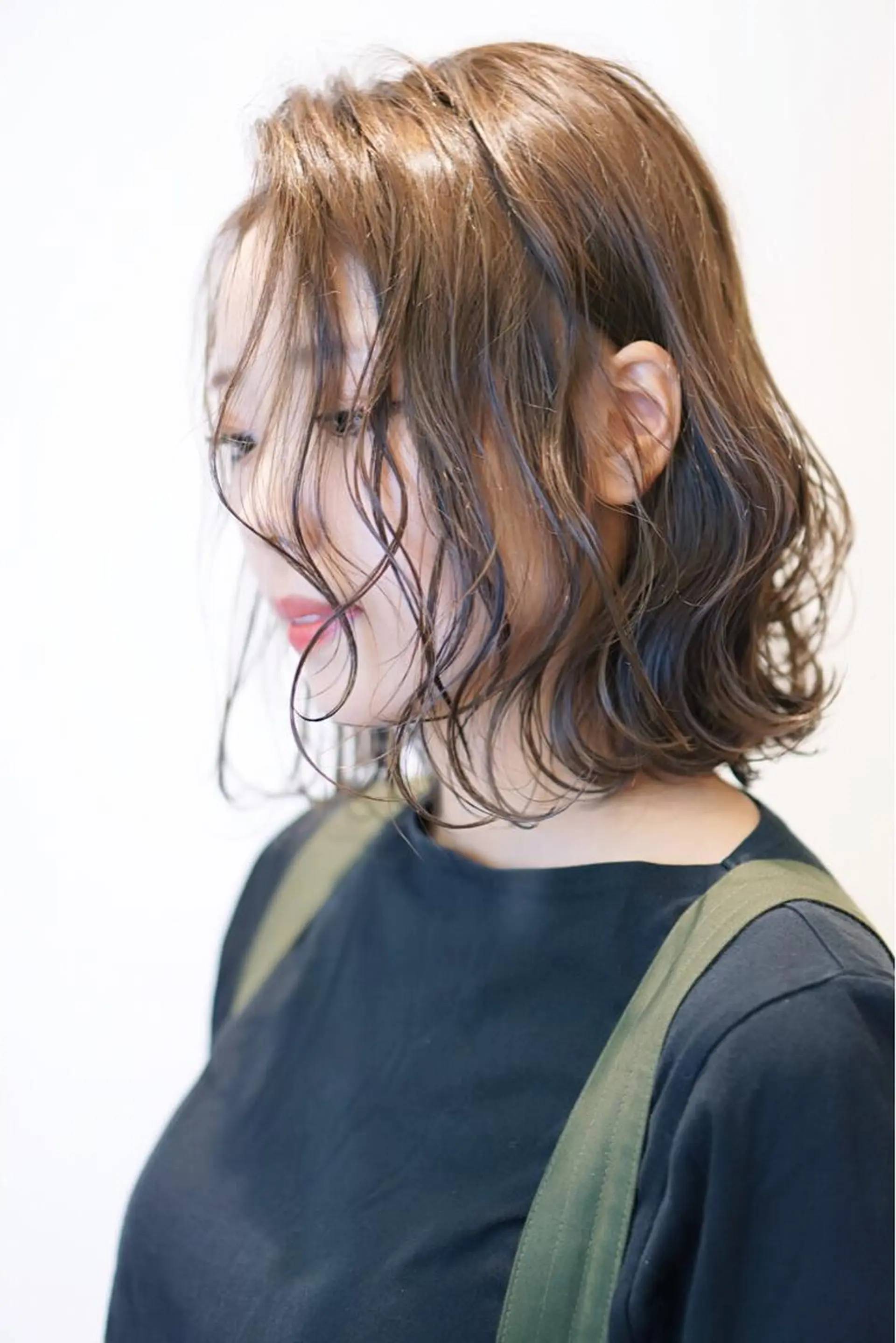 ミディアム カラー 切りっぱなしロブ 外ハネヘア ディレクター ノナカのヘアスタイル