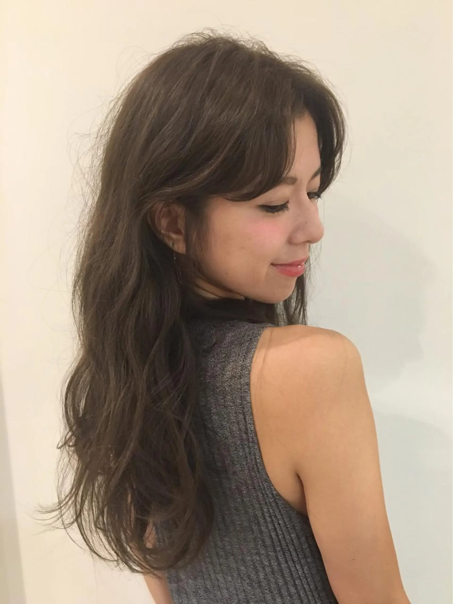 セミロング ロング カラー アッシュ ベージュカラー Teramura Kaoriのヘアスタイル