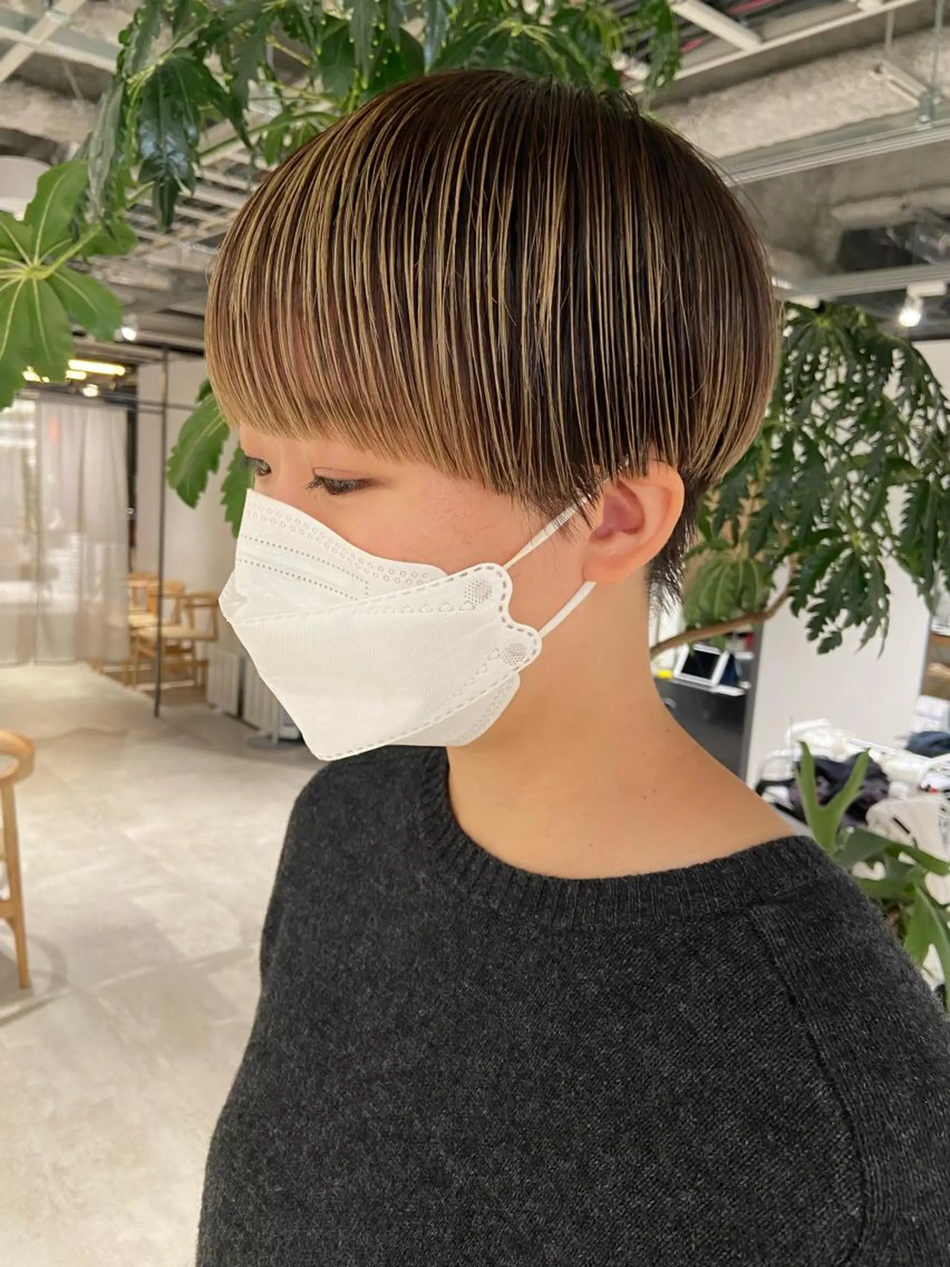 ショート カラー ベージュカラー ブラウンカラー ショートヘア ヘアカラー 大人ヘア/ショート/ ボブ/レイヤーのヘアスタイル