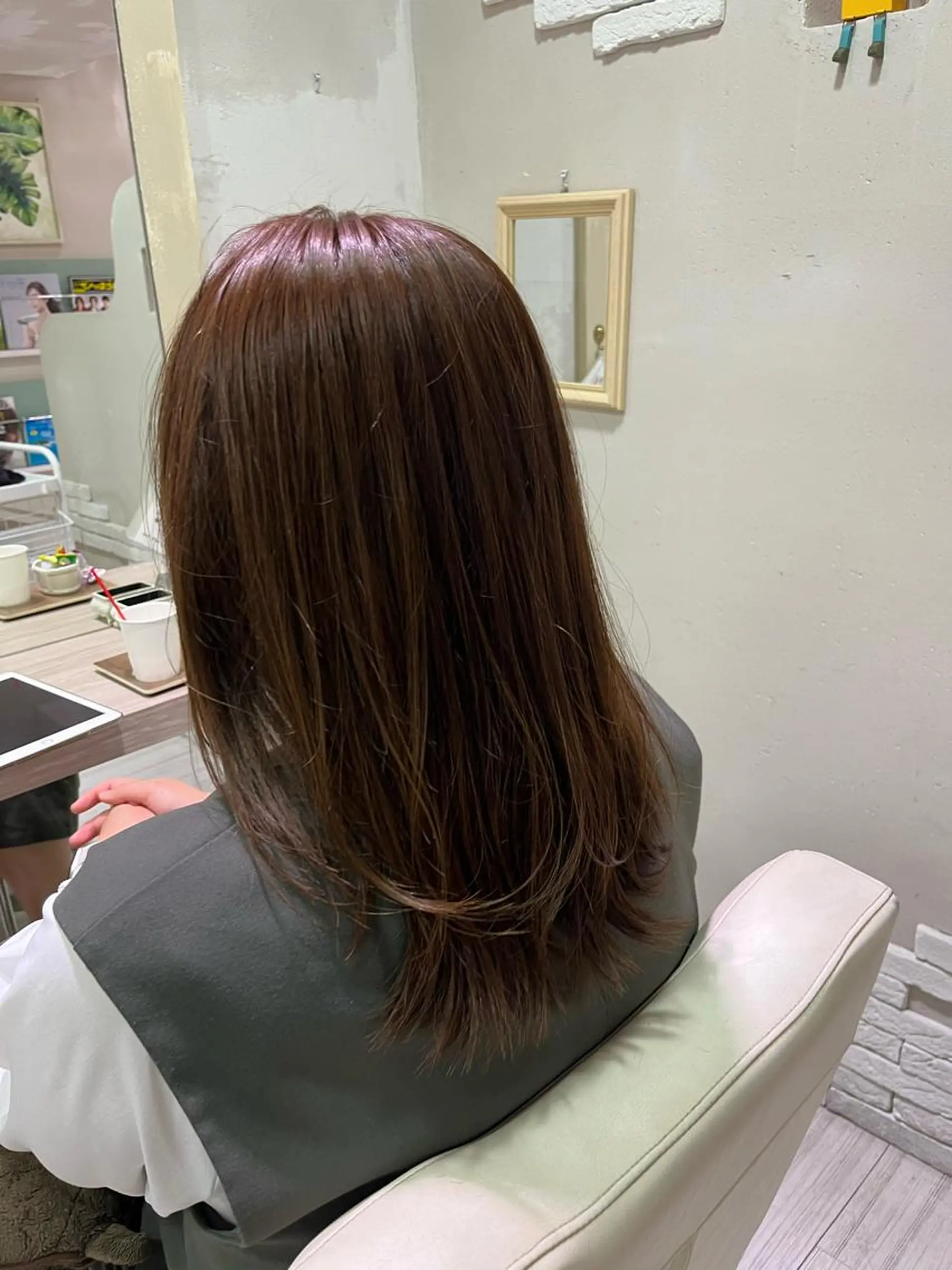 セミロング カラー イルミナカラー レイヤーカット 坂口 愛のヘアスタイル