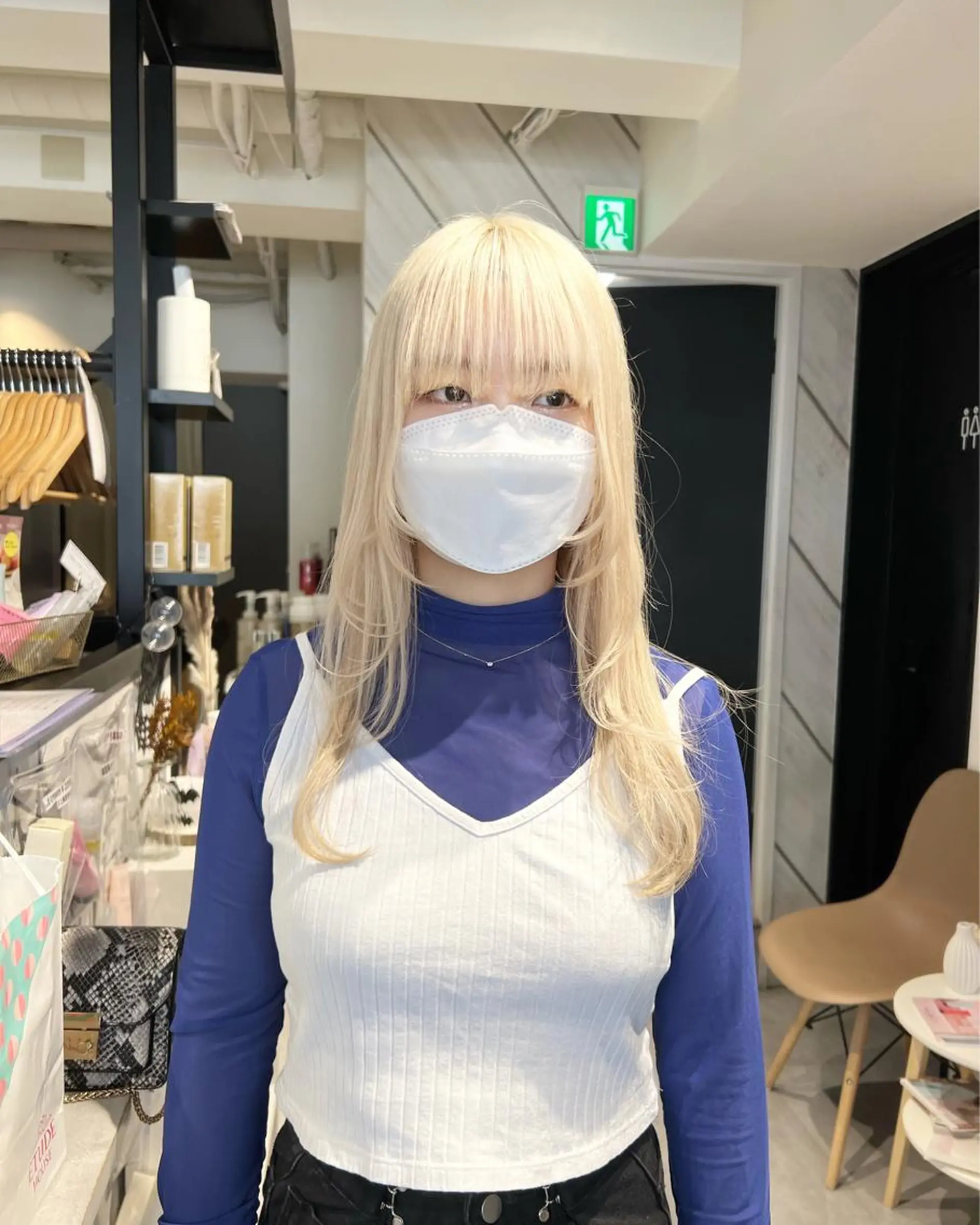 セミロング デザイン🥇複雑履歴 ハイトーン特化のヘアスタイル