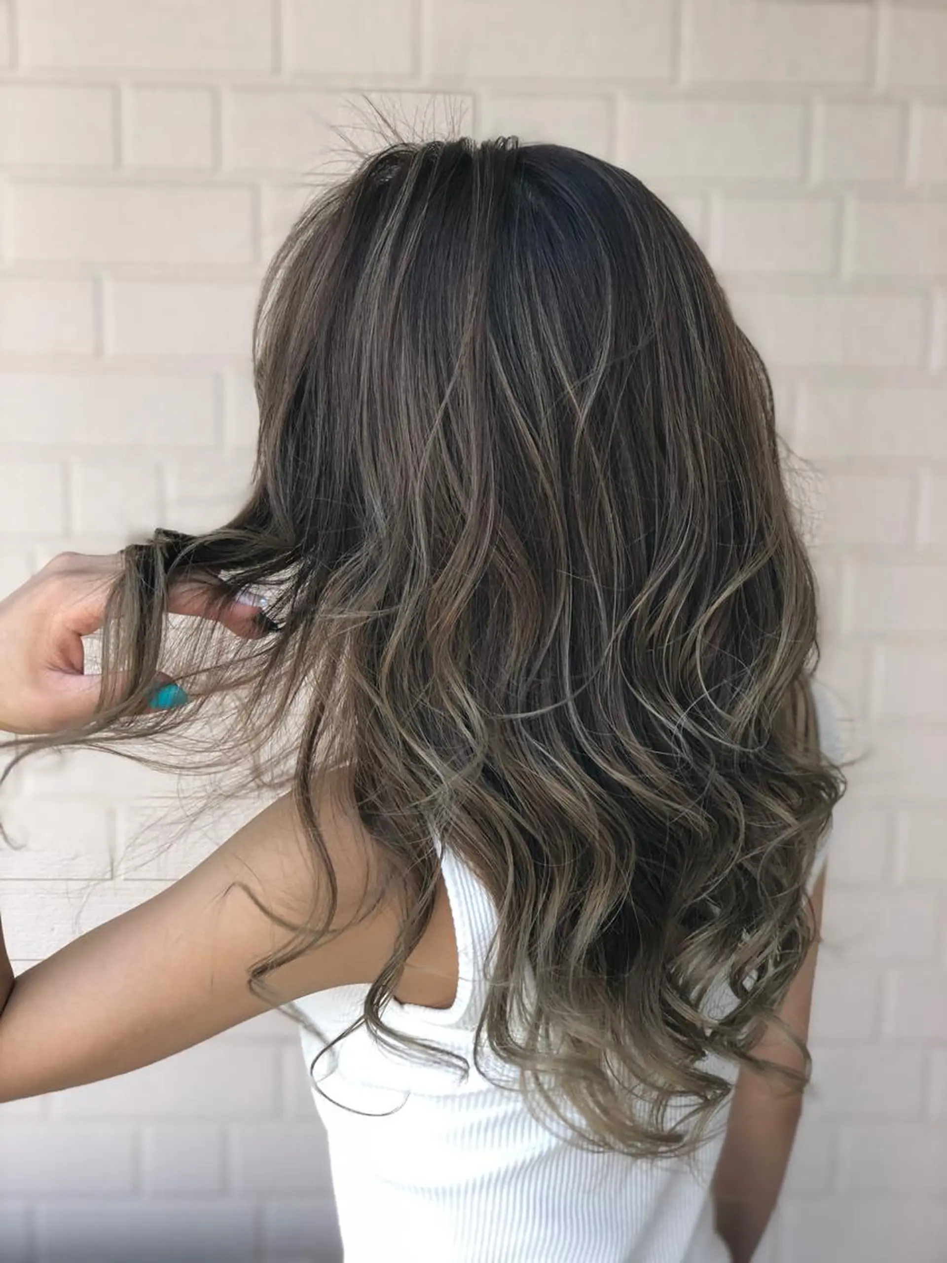 セミロング カラー ⭐️エクステ指名 No.1⭐️高頭のヘアスタイル