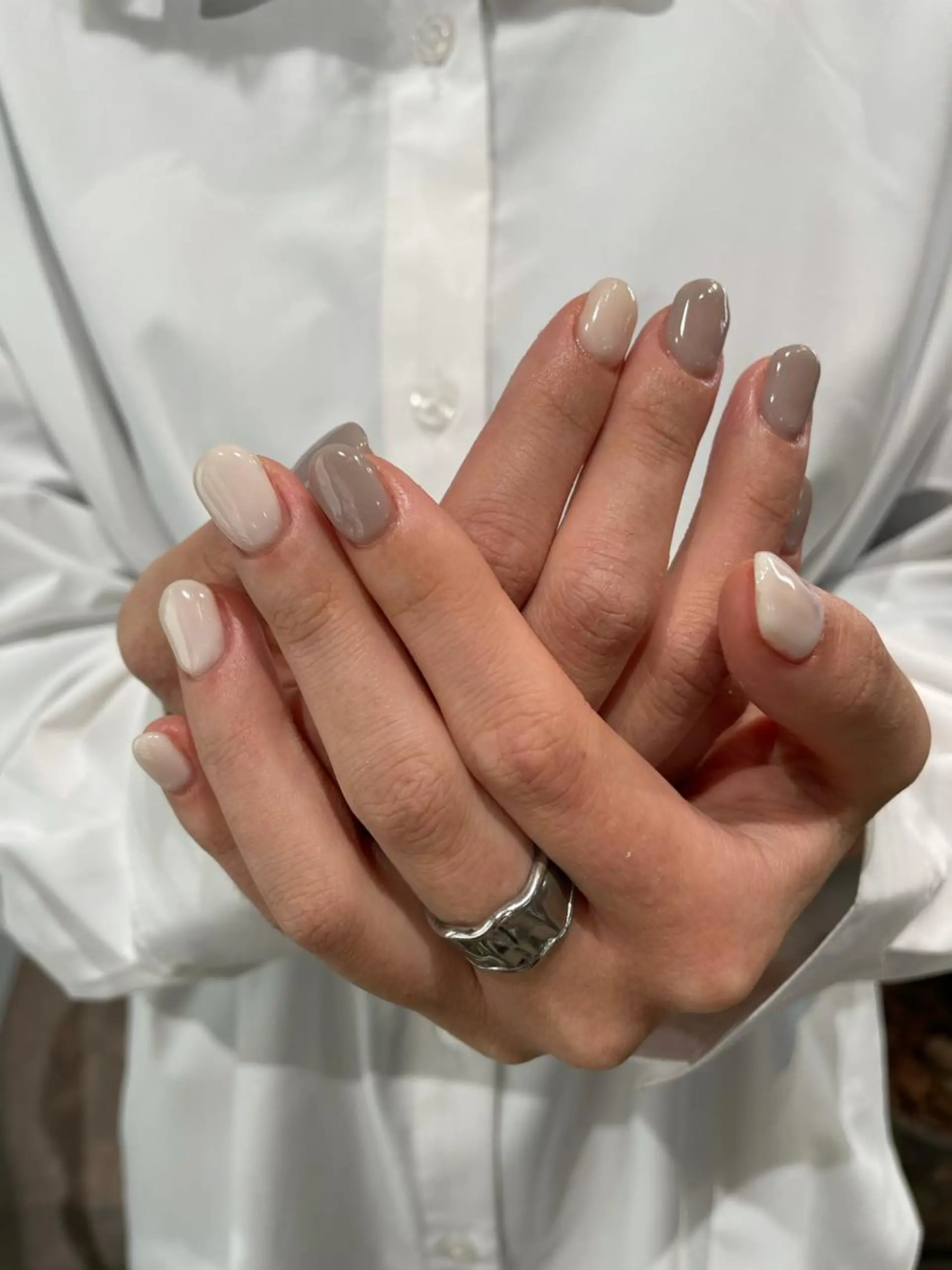 ネイル ワンカラーネイル ハンドネイル ナチュラル透明感🌱 小山美樹子のヘアスタイル