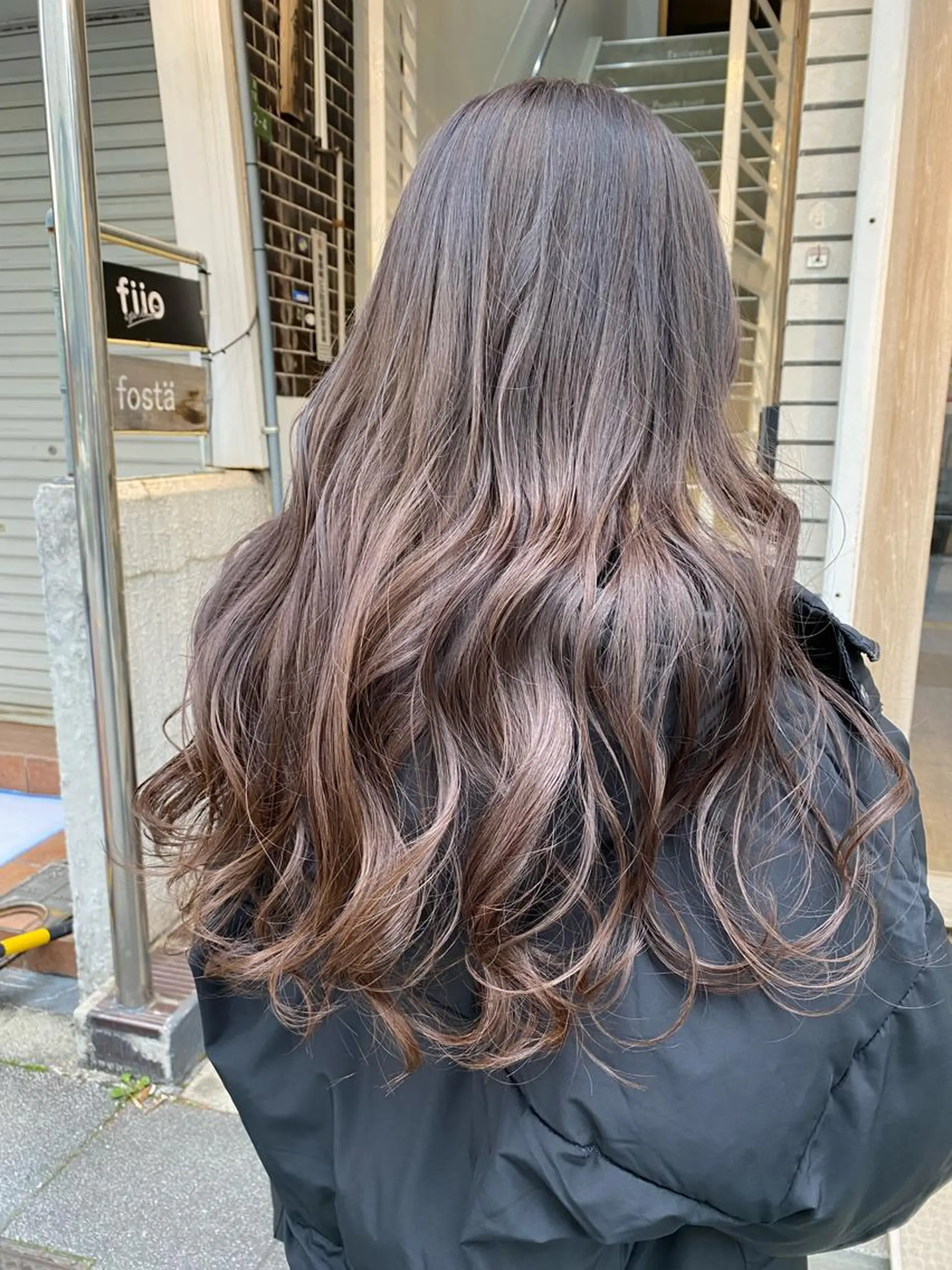 ロング カラー ブラウンカラー ラベンダーカラー ヘアカラー トリートメント ツキノキ ミナのヘアスタイル