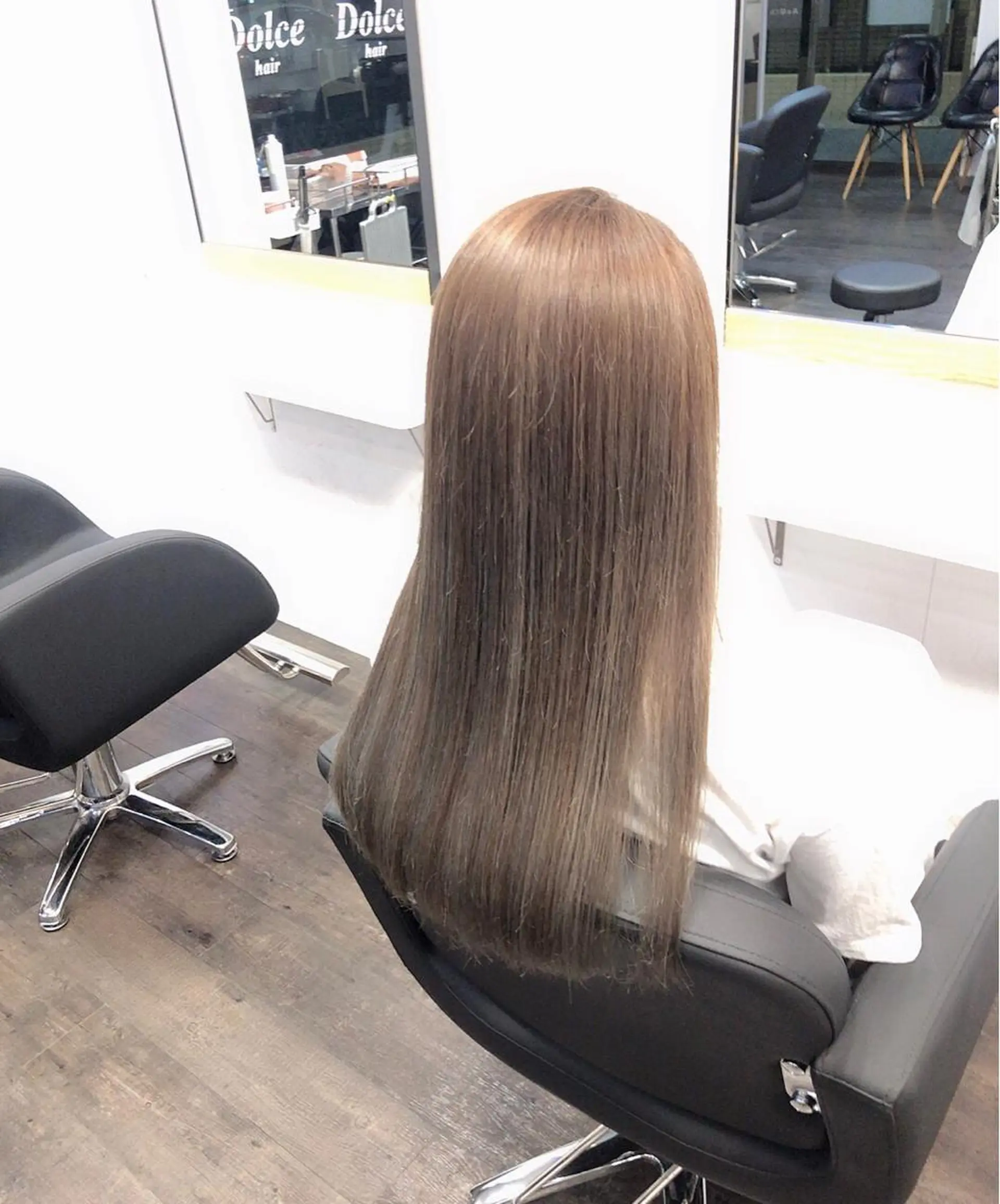 ロング カラー ベージュカラー フォギーベージュ ヘアカラー トリートメント 城領 直輝のヘアスタイル