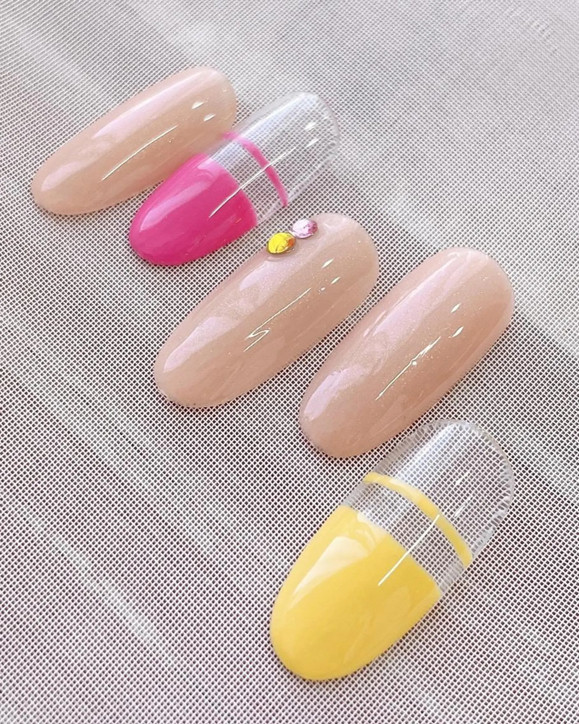 ネイル マツエク・マツパ まつげパーマ ボリュームラッシュ ジェルネイル ニュアンスネイル パラジェル 髙橋 敦子のネイルデザイン