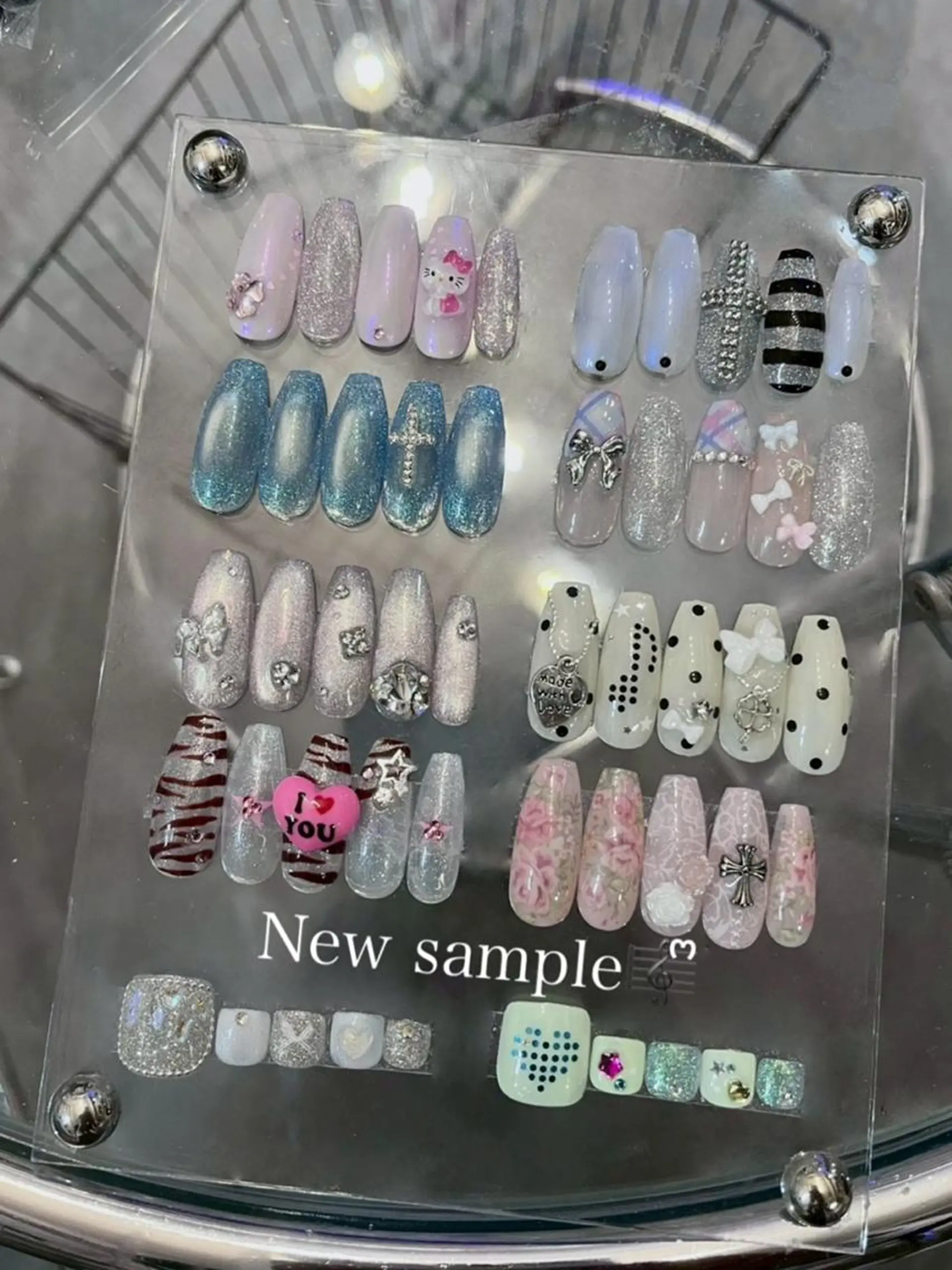 ネイル ハンドネイル フットネイル lili.nail y2k/長さ出しのネイルデザイン