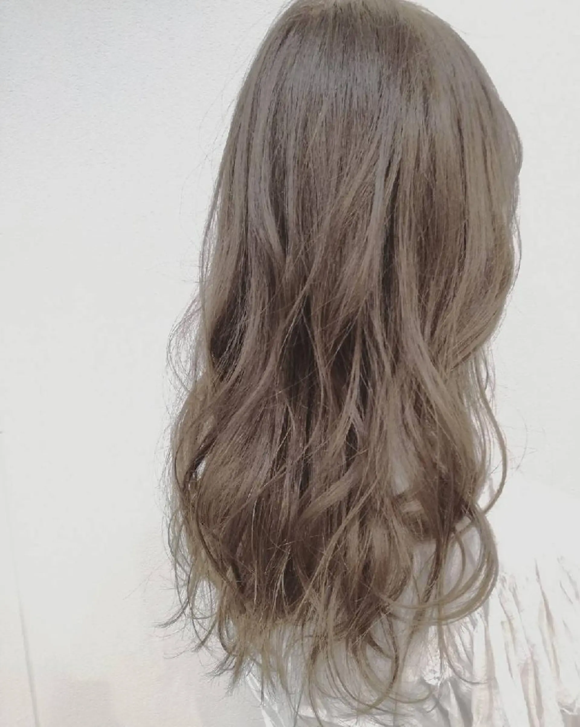 ロング カラー パーマ ヘアアレンジ マツエク・マツパ メンズ キッズ ネイル グラデーションカラー グレージュ グラデーション 中津No.1髪質改善 店長✨透ける暗髪のヘアスタイル