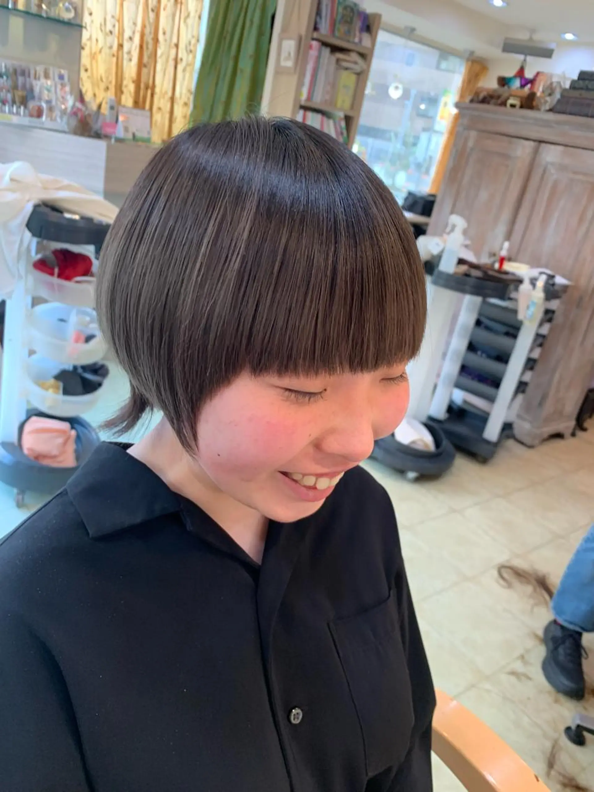 ショート カラー ブリーチ グレージュ ブリーチなしカラー ショートヘア ウルフカット カット ヘアカラー トリートメント ヘッドスパ nishimura makotoのヘアスタイル