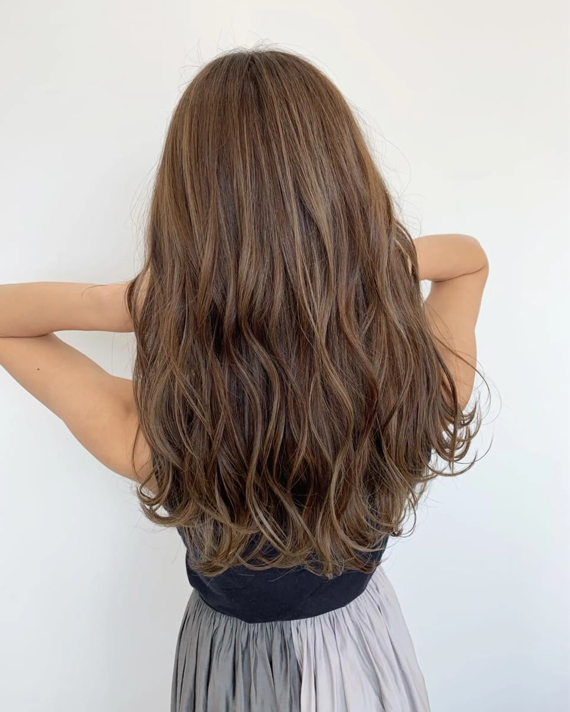 セミロング ハイライト 山田 絵里菜のヘアスタイル