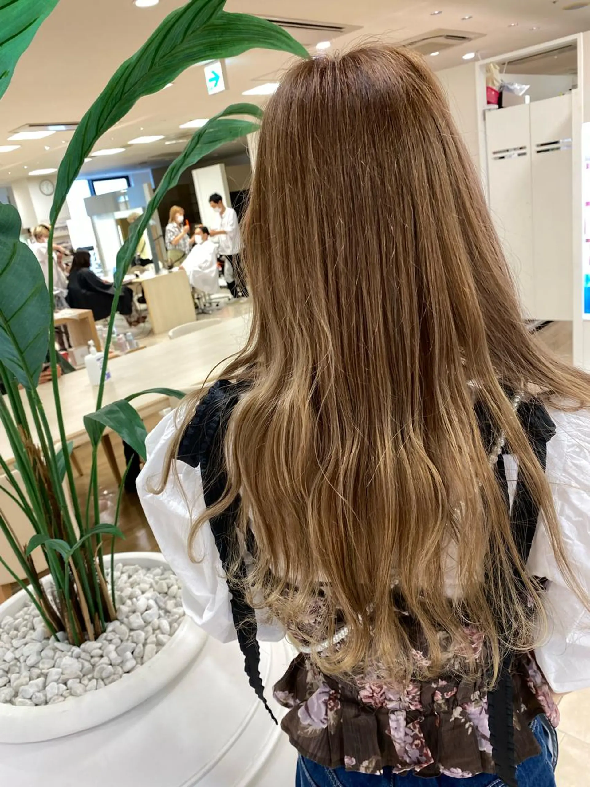 ロング カラー ベージュカラー ヘアカラー トリートメント ヘアセット ハイトーン/ウルフ /レイヤー/坂野幸伸のヘアスタイル