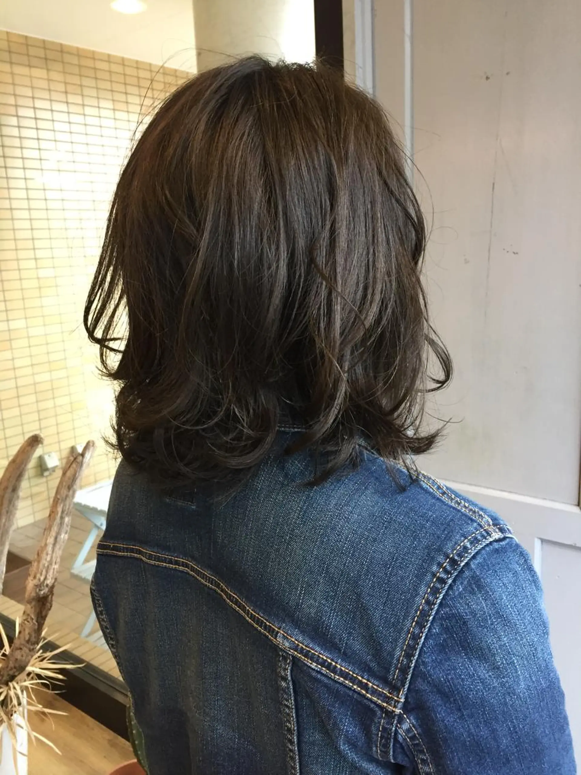 ミディアム カラー アッシュ アッシュブラウン ブラウンカラー ツキダテ ユイのヘアスタイル