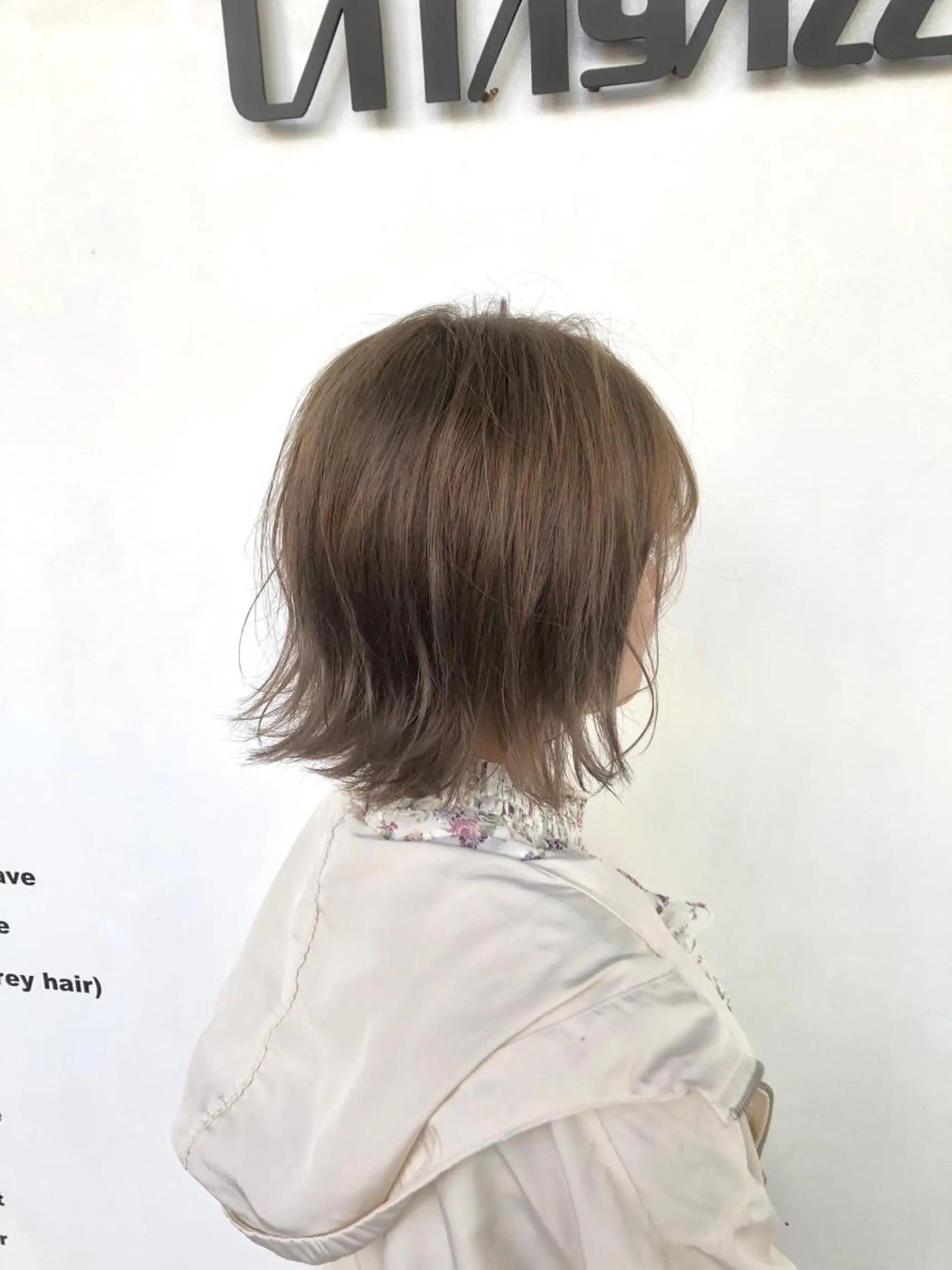 ショート カラー ベージュカラー ミルクティーベージュ カット ヘアカラー 東條 克義のヘアスタイル