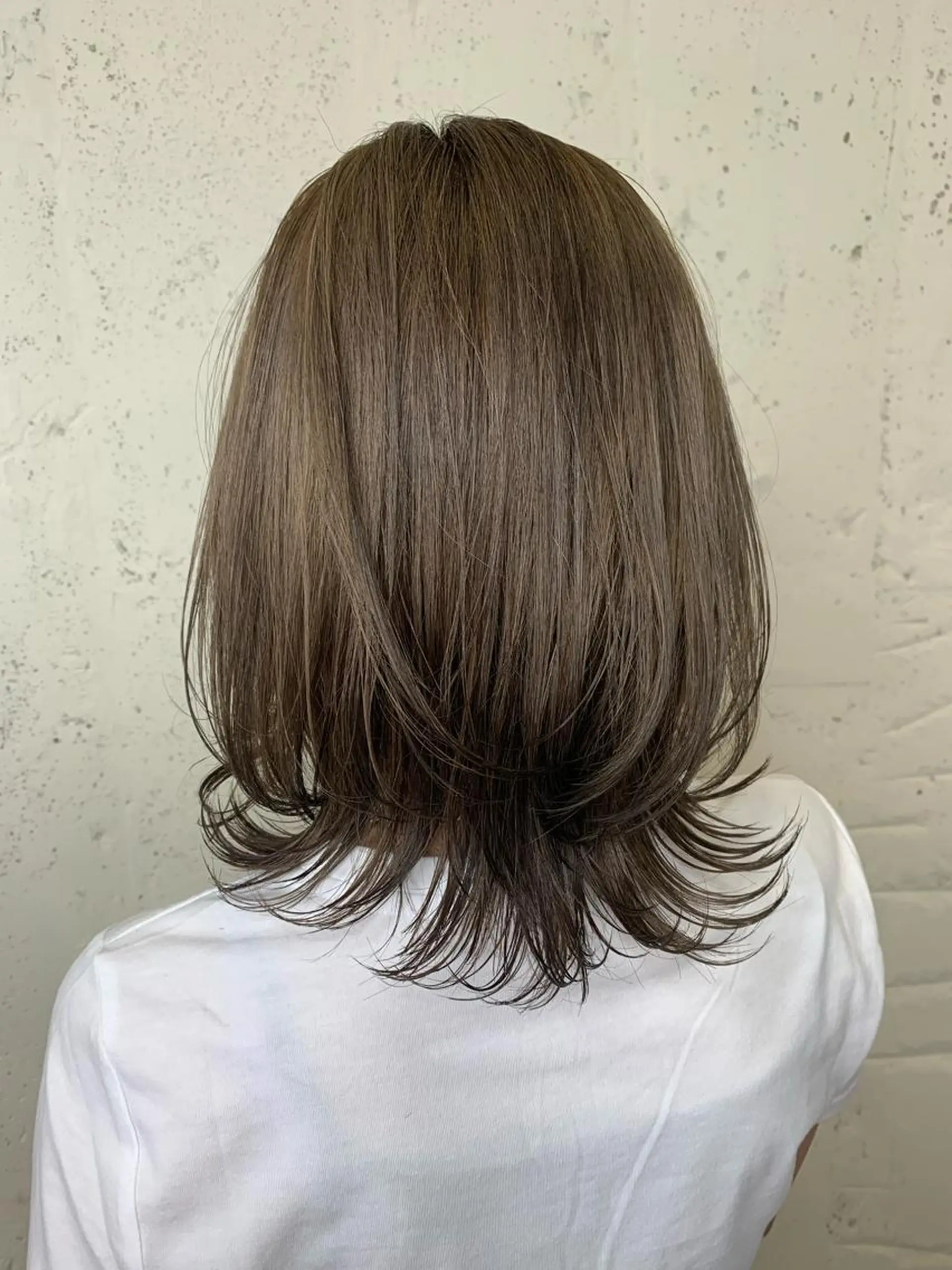 ミディアム カラー カット ヘアカラー 透明感ハイトーン🦄 キラ🌈のヘアスタイル