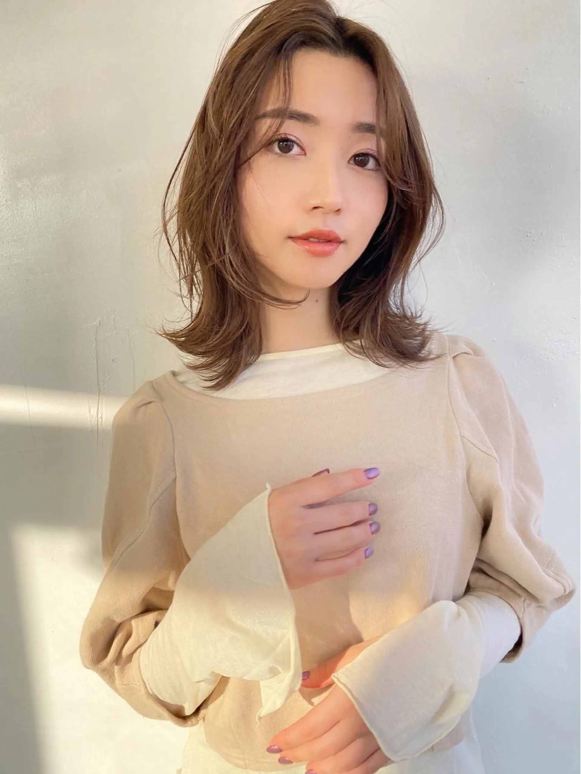 ミディアム レイヤーカット 鎌倉 彩のヘアスタイル