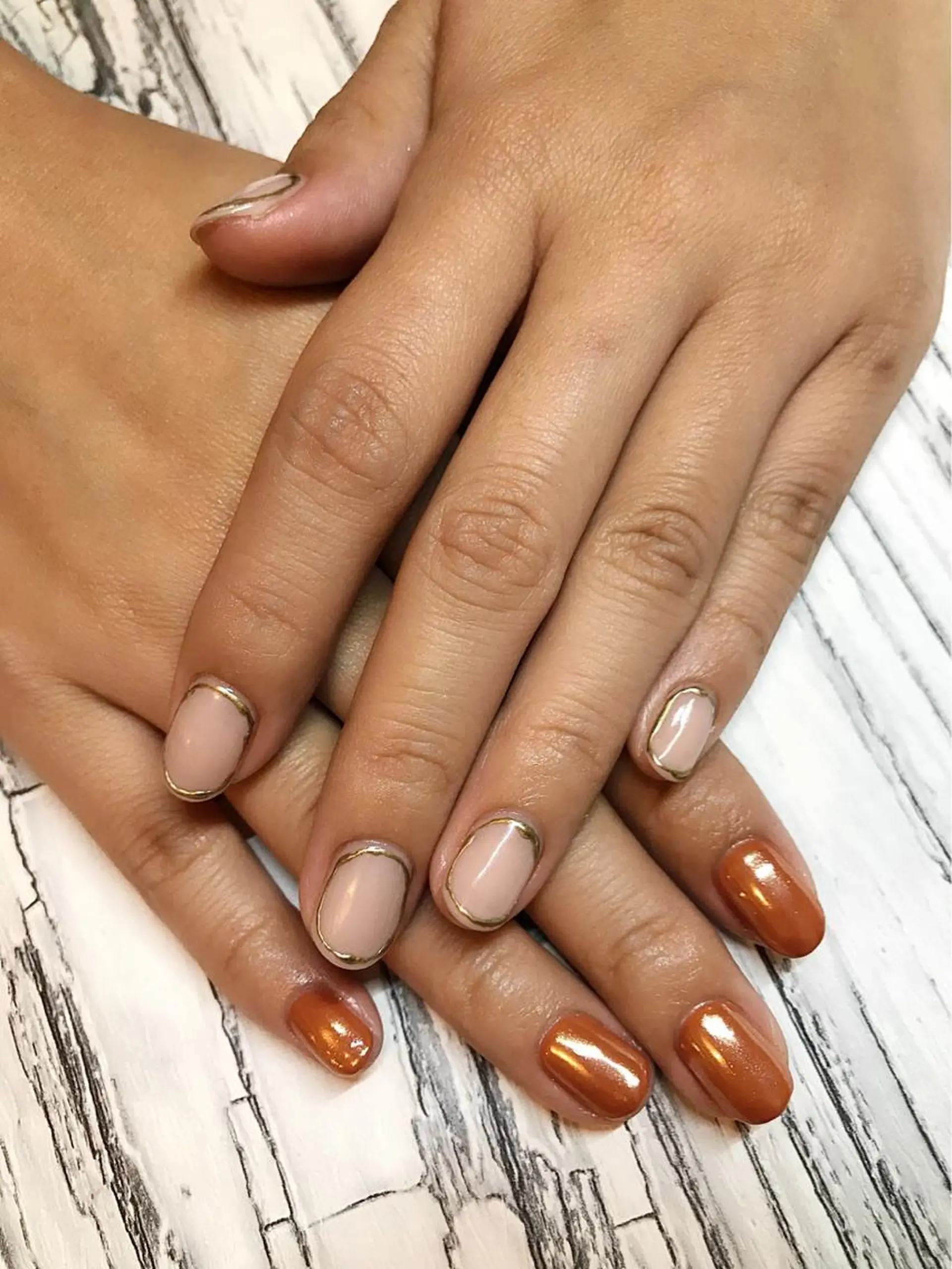 ネイル ミラーネイル シルバー atelier chic+のネイルデザイン