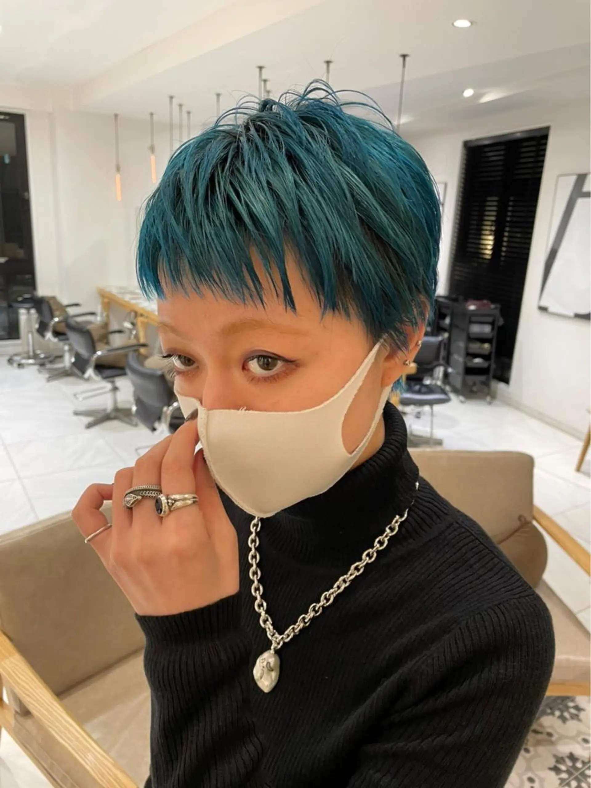 ショート カラー ブリーチ ブルーカラー エメラルドグリーン ミヤギ リュウキのヘアスタイル