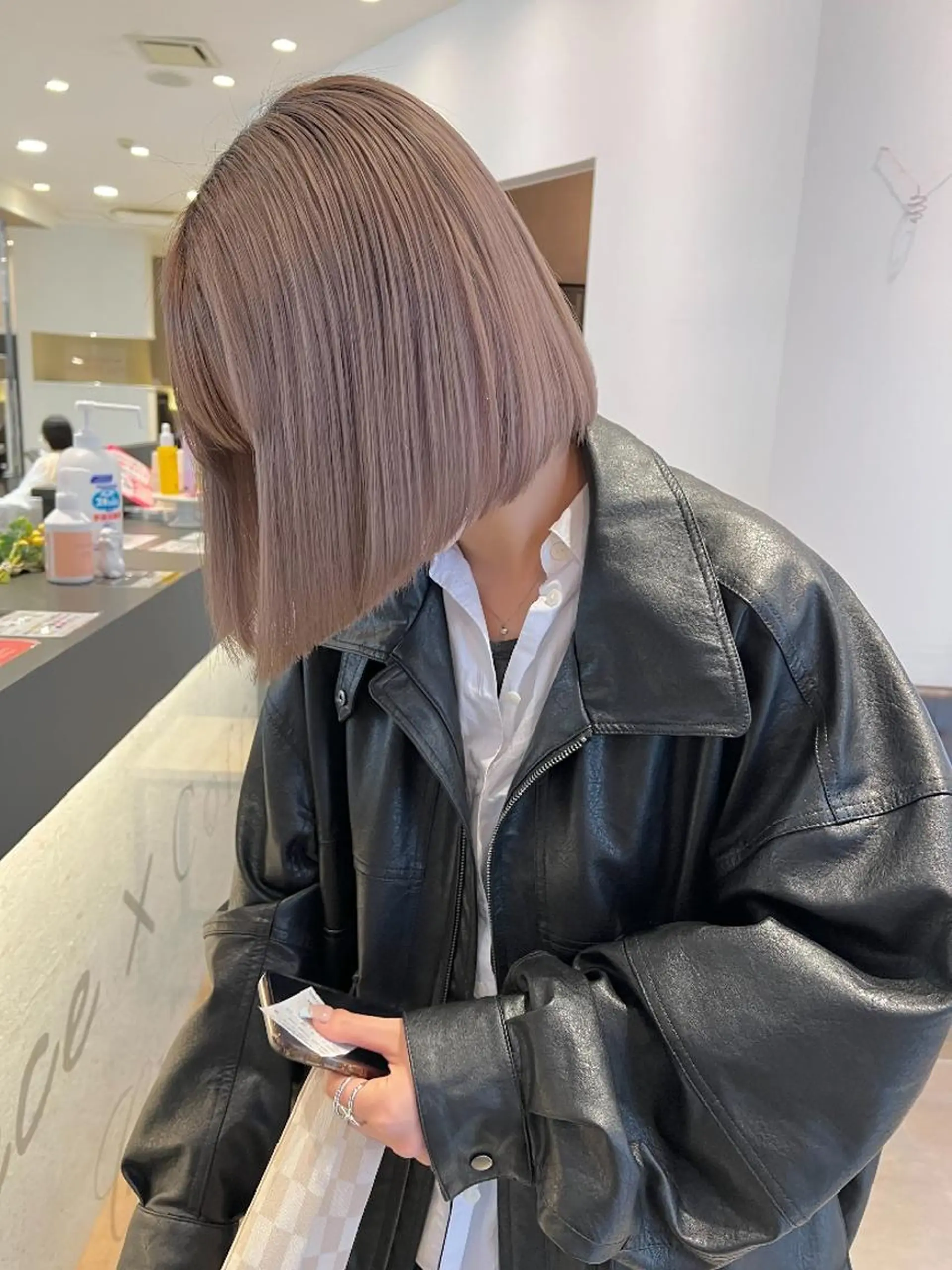 カラー ショート ベージュカラー ピンクカラー ピンクベージュ 髪質改善/ハイトーン /デザイン見正 恵弥のヘアスタイル