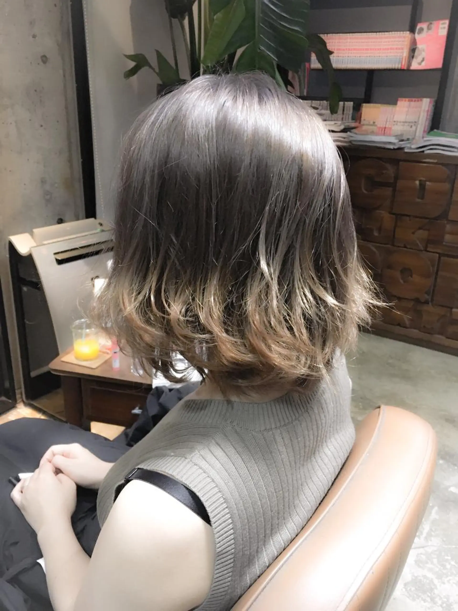 ショート カラー アッシュ ベージュカラー グラデーションカラー 北條 優輝のヘアスタイル