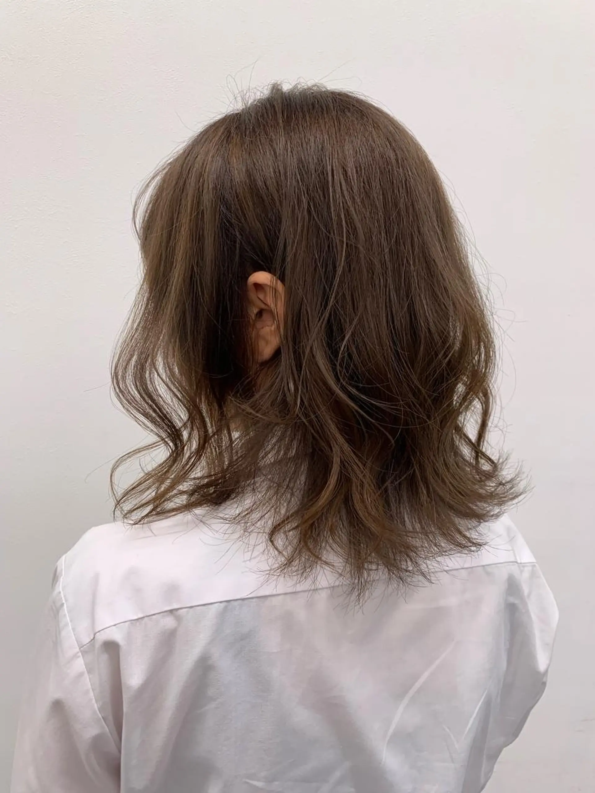 ミディアム カラー ベージュカラー オリーブベージュ 柔らかbeige モトキのヘアスタイル