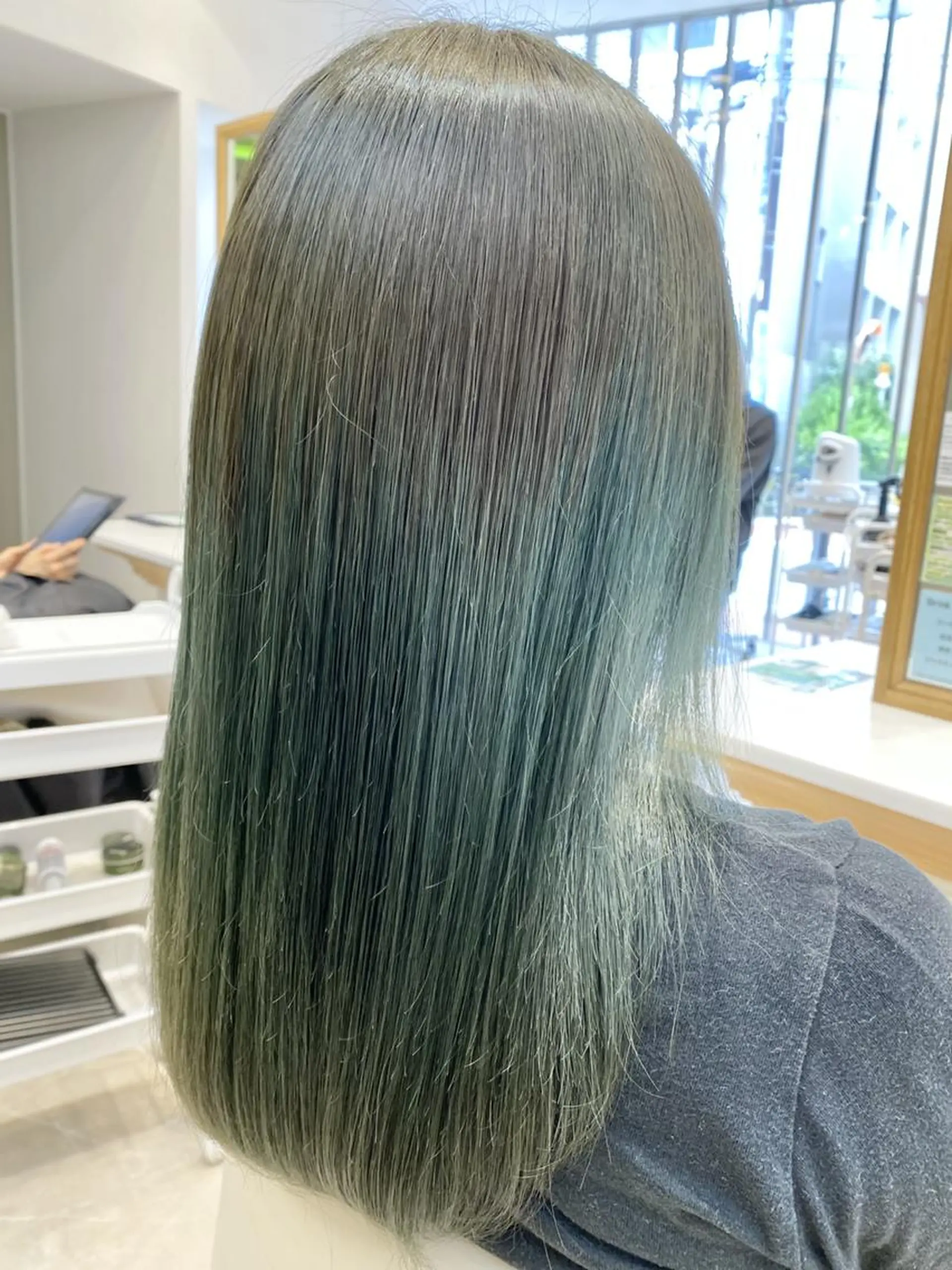 セミロング カラー 透明感カラー 田中 有乃のヘアスタイル