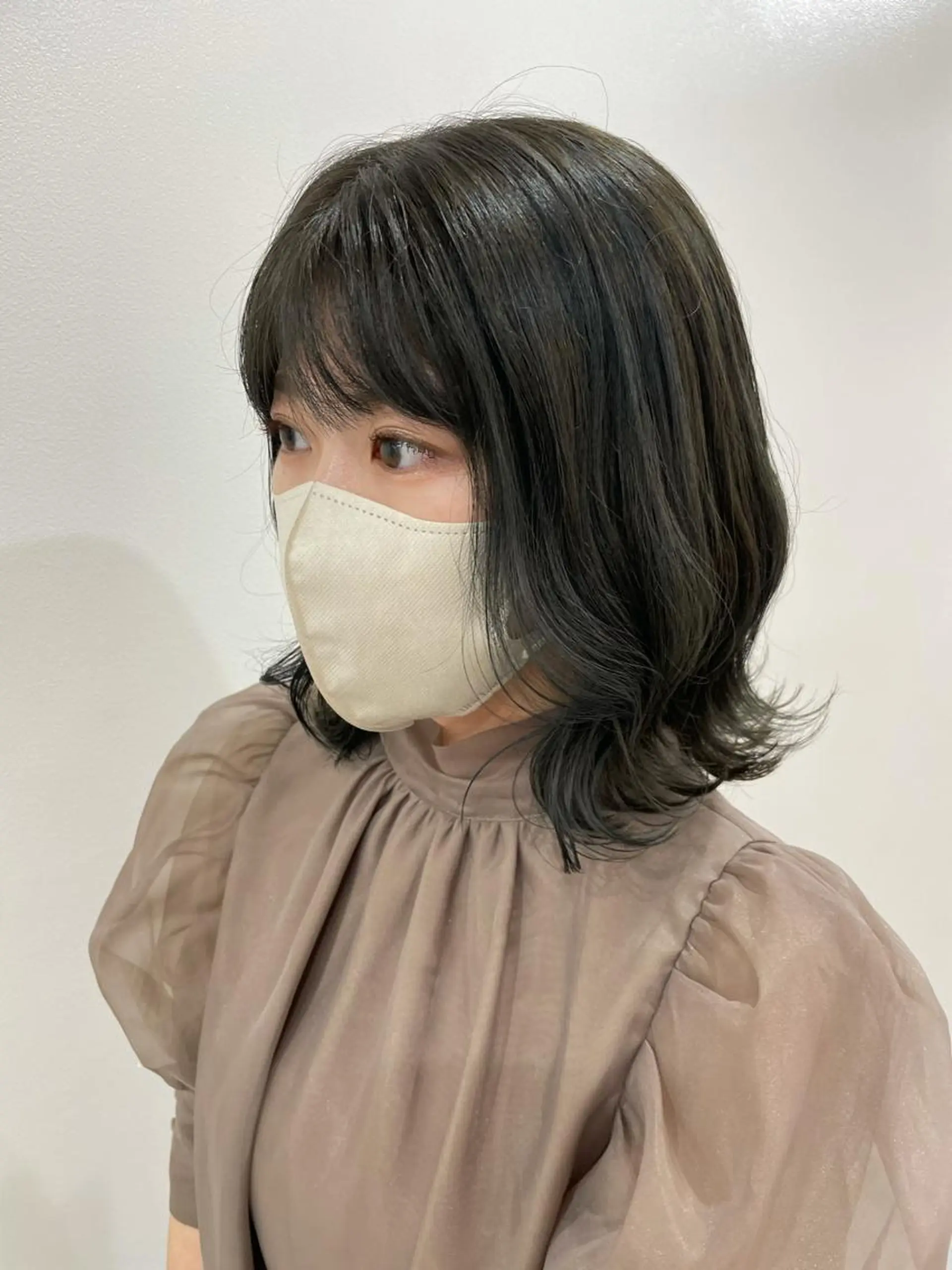 ミディアム カラー akane .のヘアスタイル