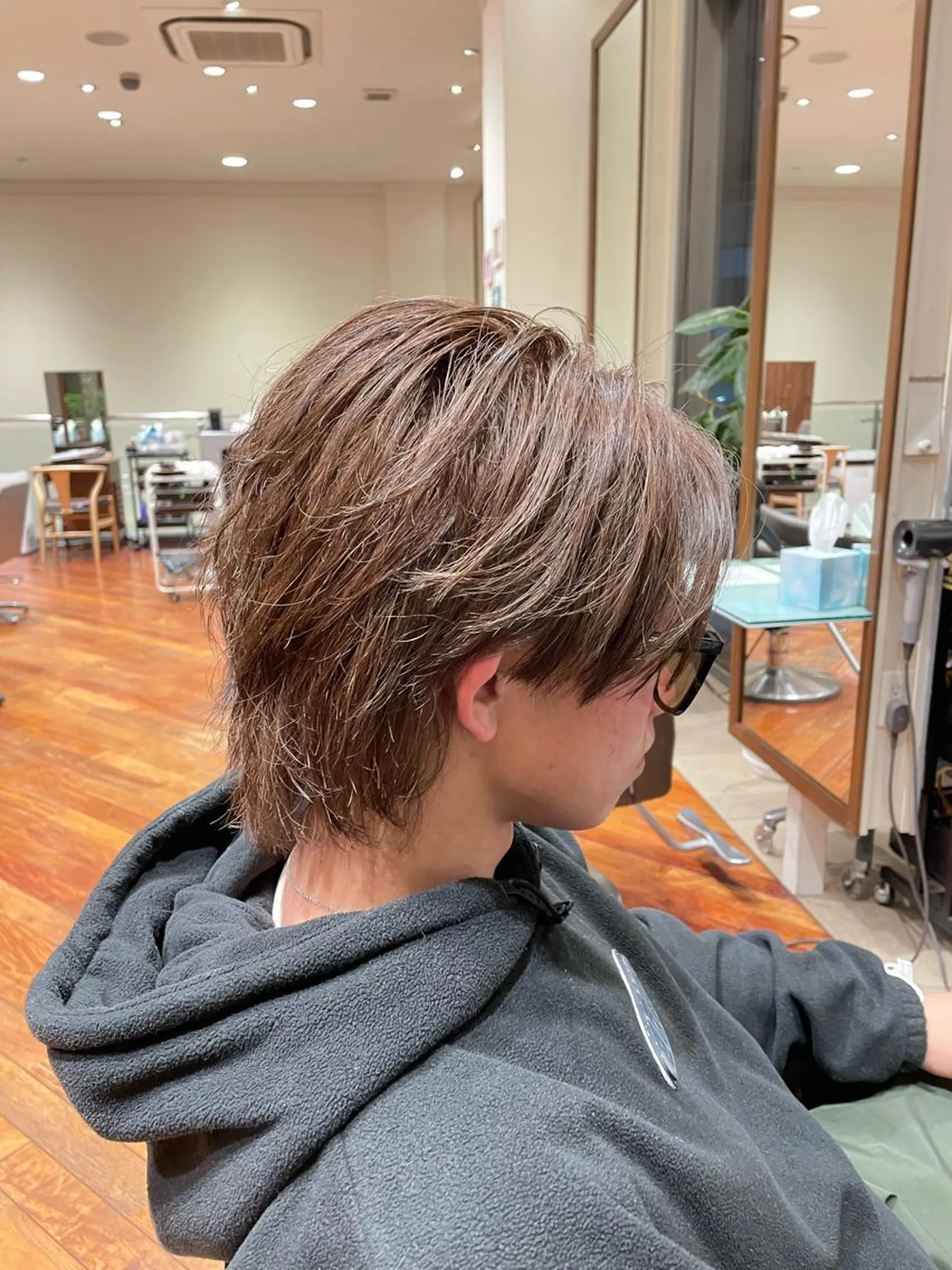 メンズ メンズブリーチ センターパート 大阪梅田 稲葉利也斗のヘアスタイル