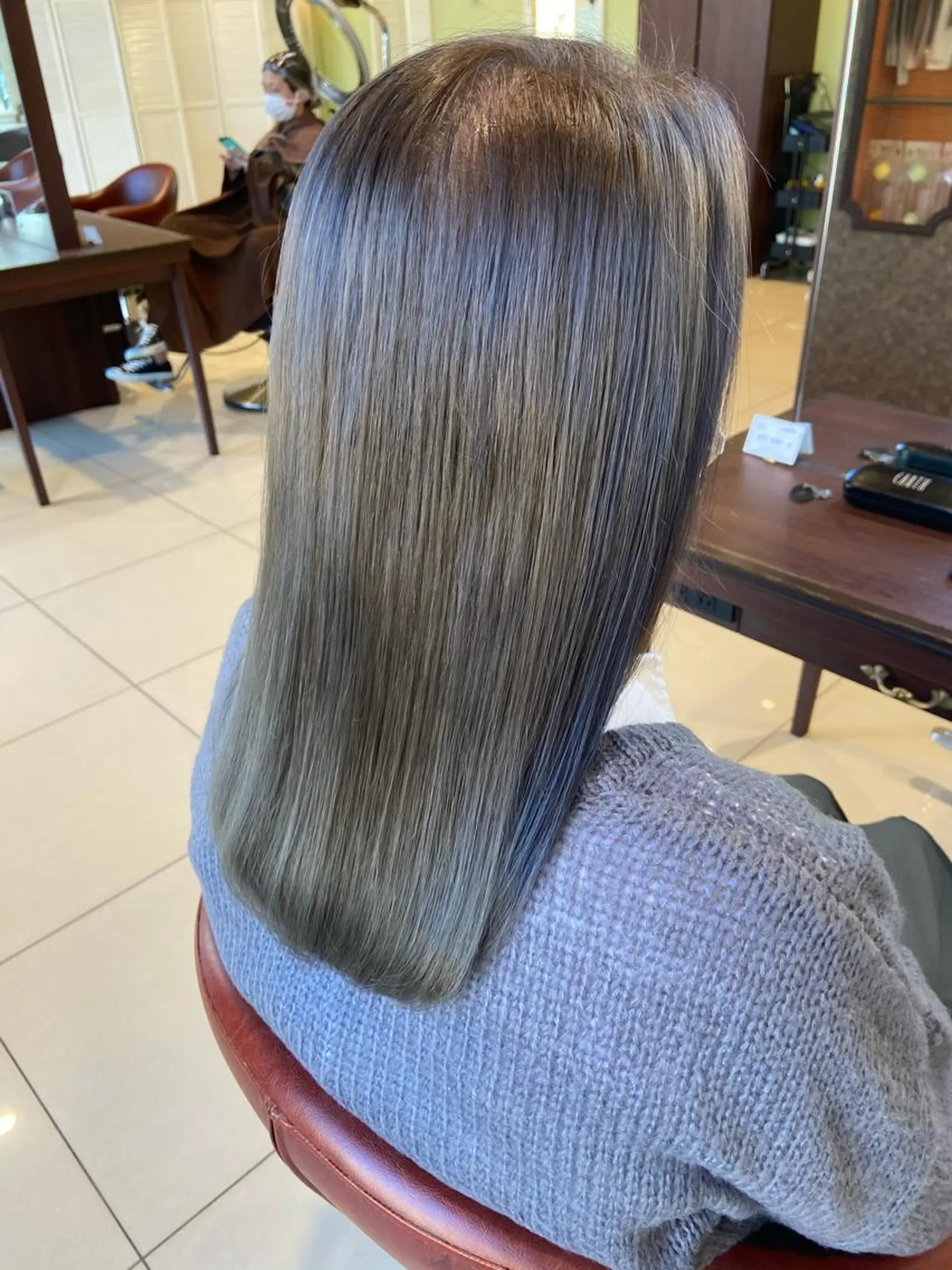 ミディアム カワサキ ヒナコのヘアスタイル