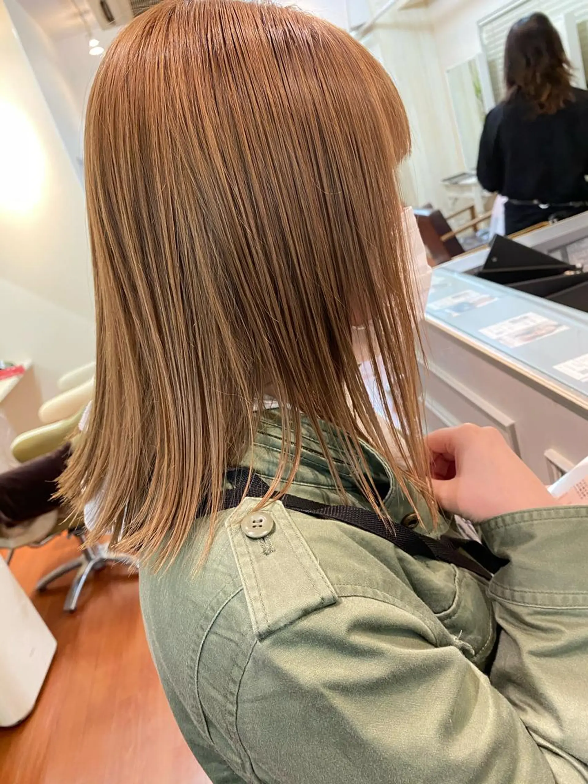 ミディアム カラー ベージュカラー ブリーチ ヘアカラー ヨシダ トオルのヘアスタイル